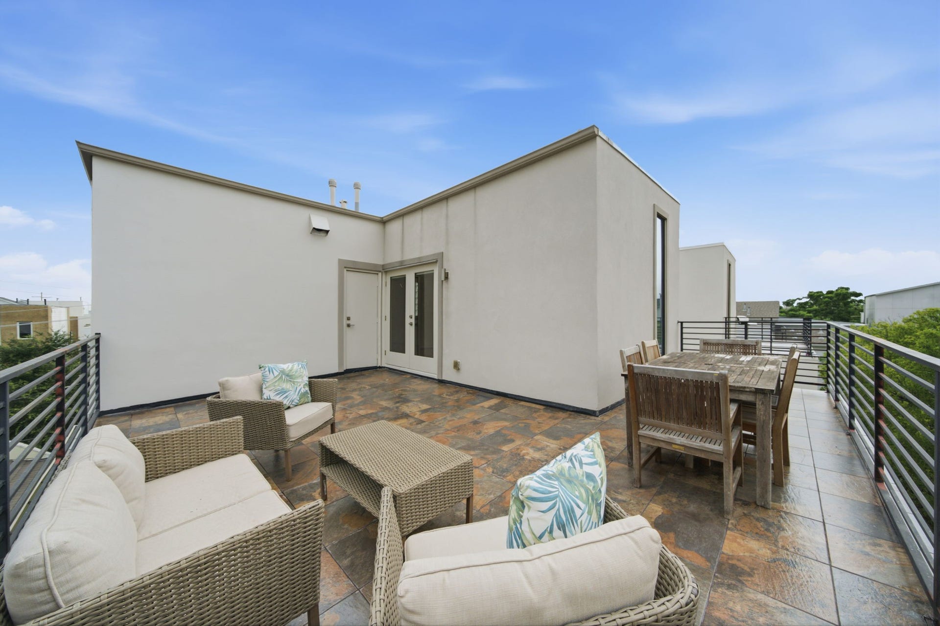 1215 Summer Street, #C, Houston, TX 77007 Step out onto the HUGE rooftop deck! Plenty of room for outdoor furniture, your grill, and Downtown VIEWS! - perfect for hanging out!!