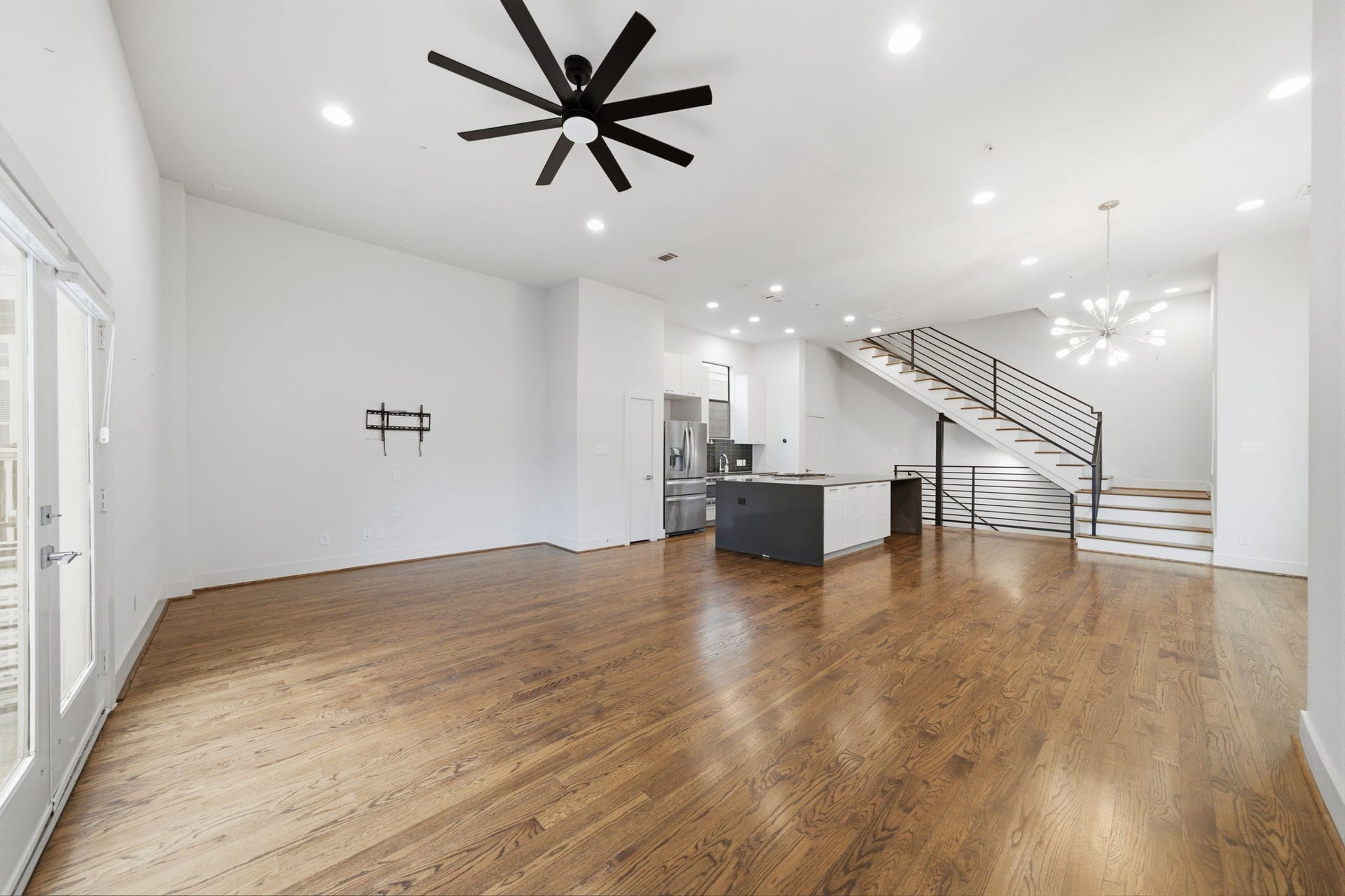 1215 Summer Street, #C, Houston, TX 77007 2nd floor - OPEN PLAN Living-Dining-Kitchen. Another look at the ROOMY Living area! Great sightlines to the Kitchen and Dining area - FABULOUS for entertaining!!