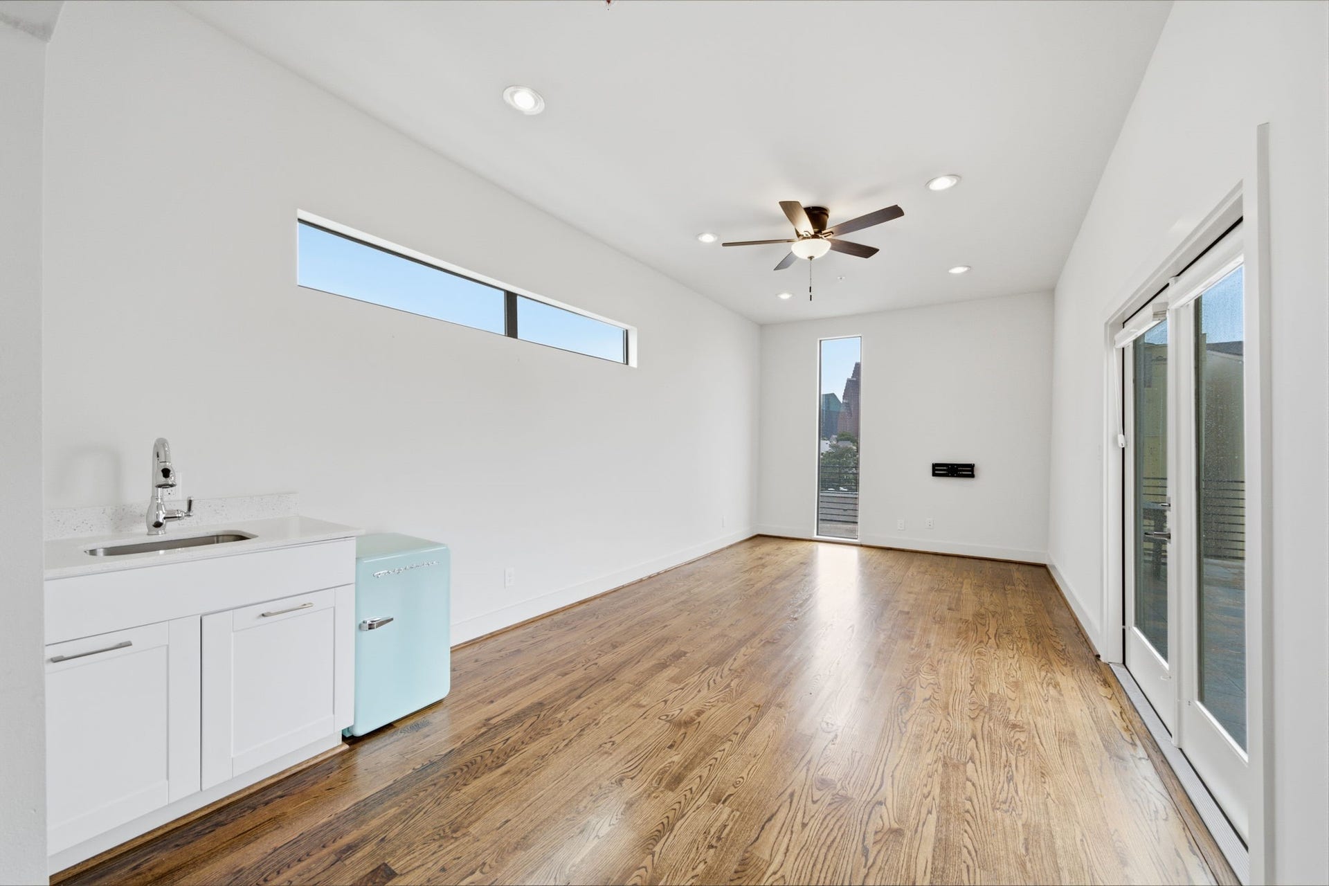 1215 Summer Street, #C, Houston, TX 77007 4th floor - game room also has a sink and some storage - what a nice-to-have!