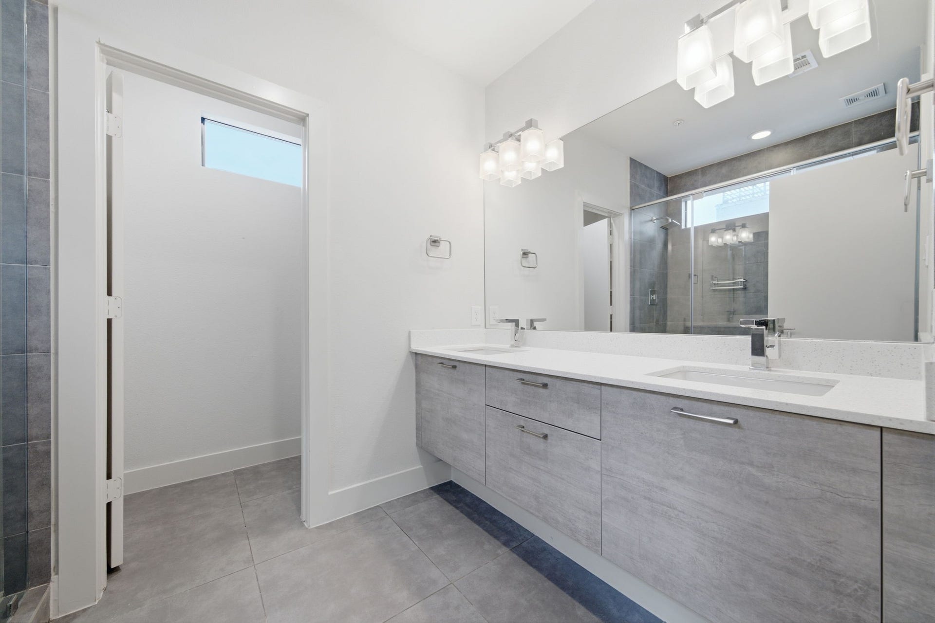 1215 Summer Street, #C, Houston, TX 77007 Double sinks, quartz counters and plenty of storage! WC tucked into the corner (through the door) for privacy!