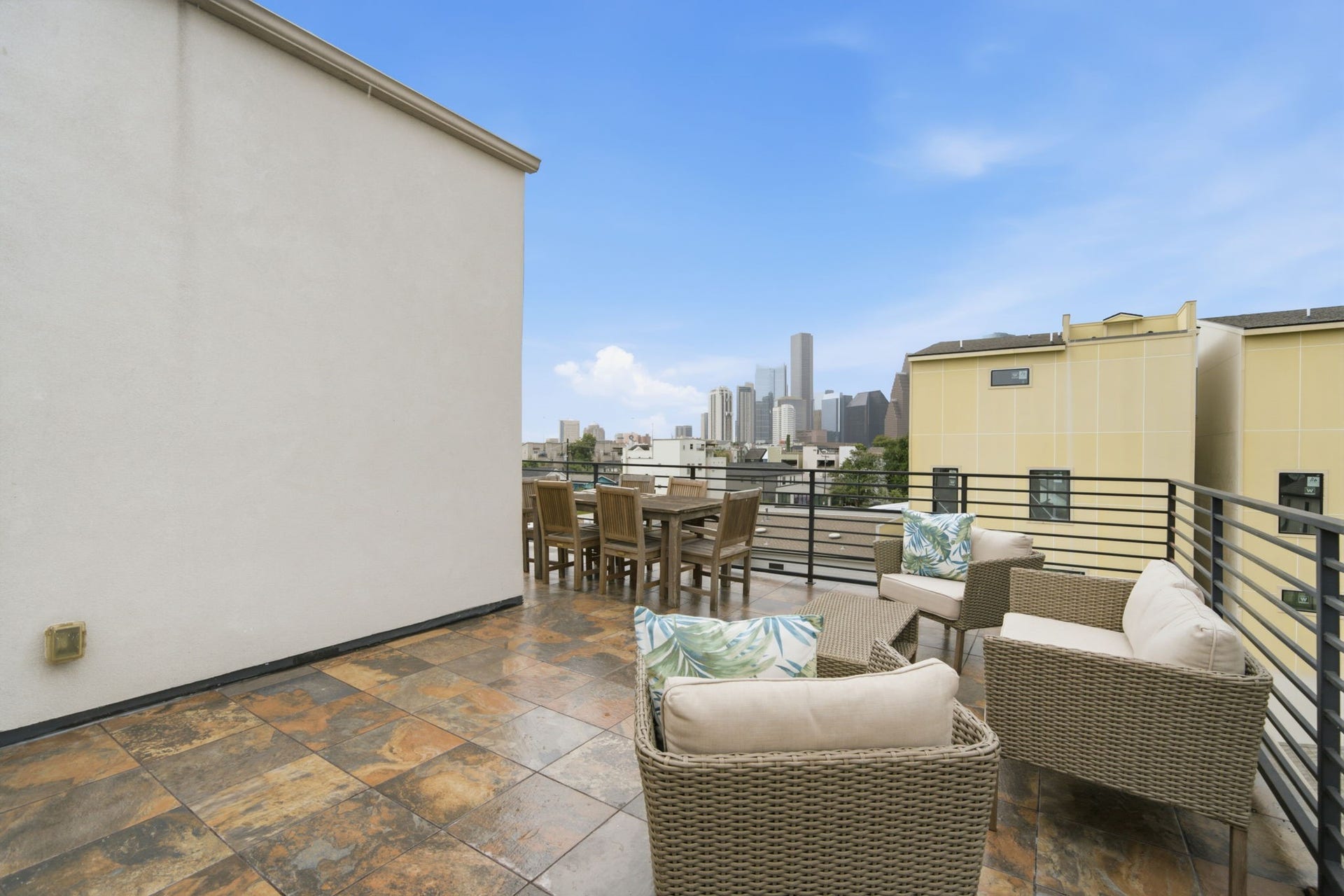 1215 Summer Street, #C, Houston, TX 77007 Step out onto the HUGE rooftop deck! Plenty of room for outdoor furniture, your grill, and Downtown VIEWS! - perfect for hanging out!!