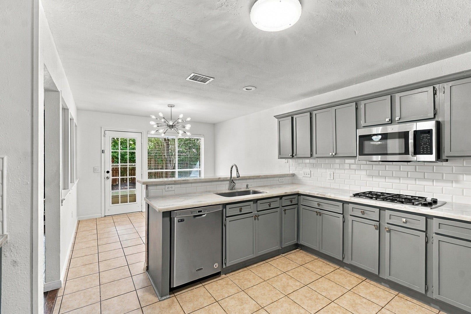 Kitchen/Dining
