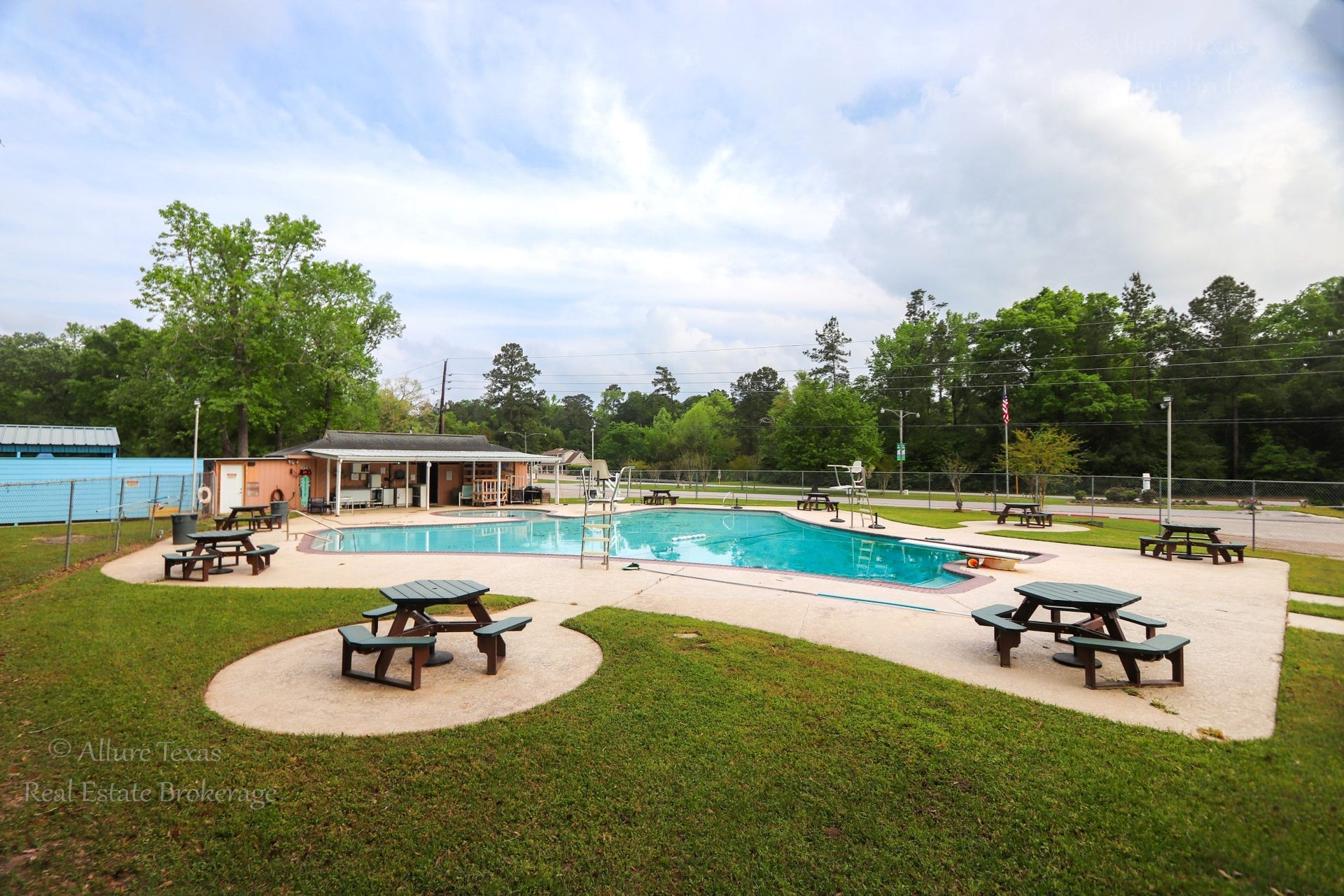 2210 Appian Way, New Caney, TX 77357 2210 Appian Way, New Caney, TX 77357