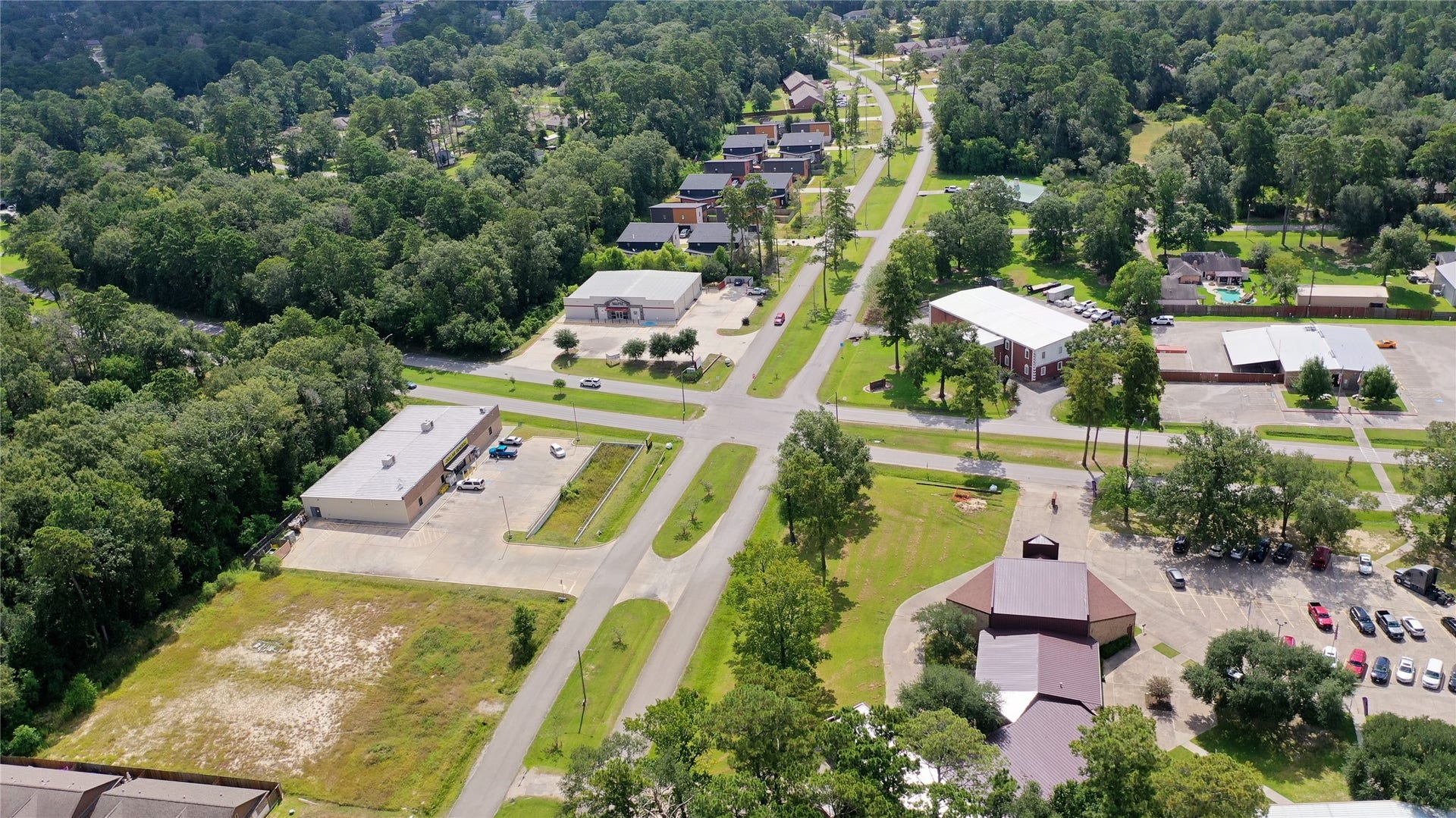 2210 Appian Way, New Caney, TX 77357 2210 Appian Way, New Caney, TX 77357