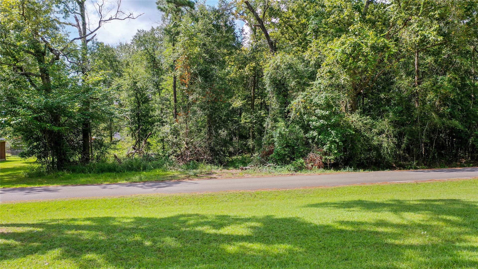 2210 Appian Way, New Caney, TX 77357 2210 Appian Way, New Caney, TX 77357