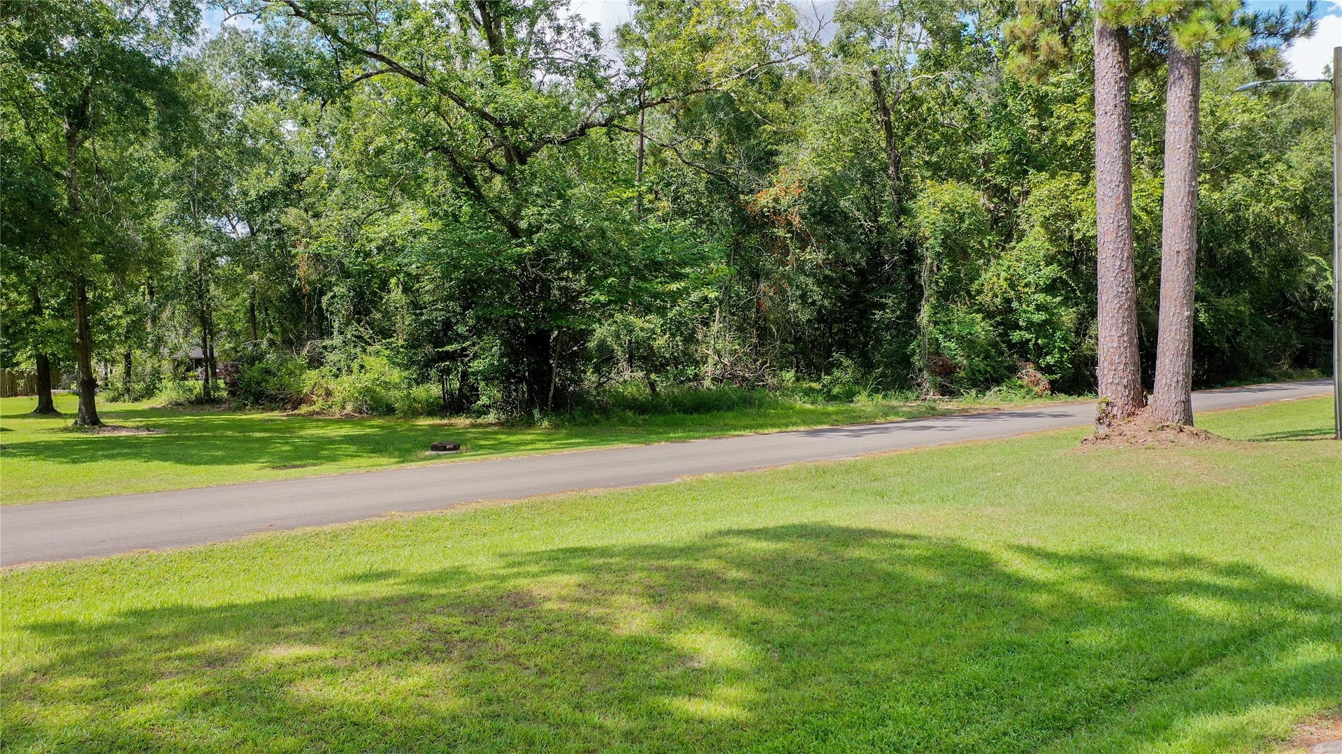 2210 Appian Way, New Caney, TX 77357 2210 Appian Way, New Caney, TX 77357