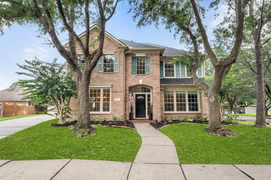 Property photo for 3016 Autumn Creek Drive, Friendswood, TX