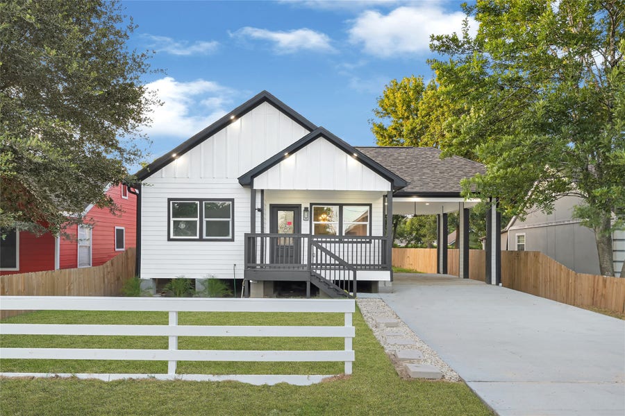 Property photo for 313 Avenue B, South Houston, TX