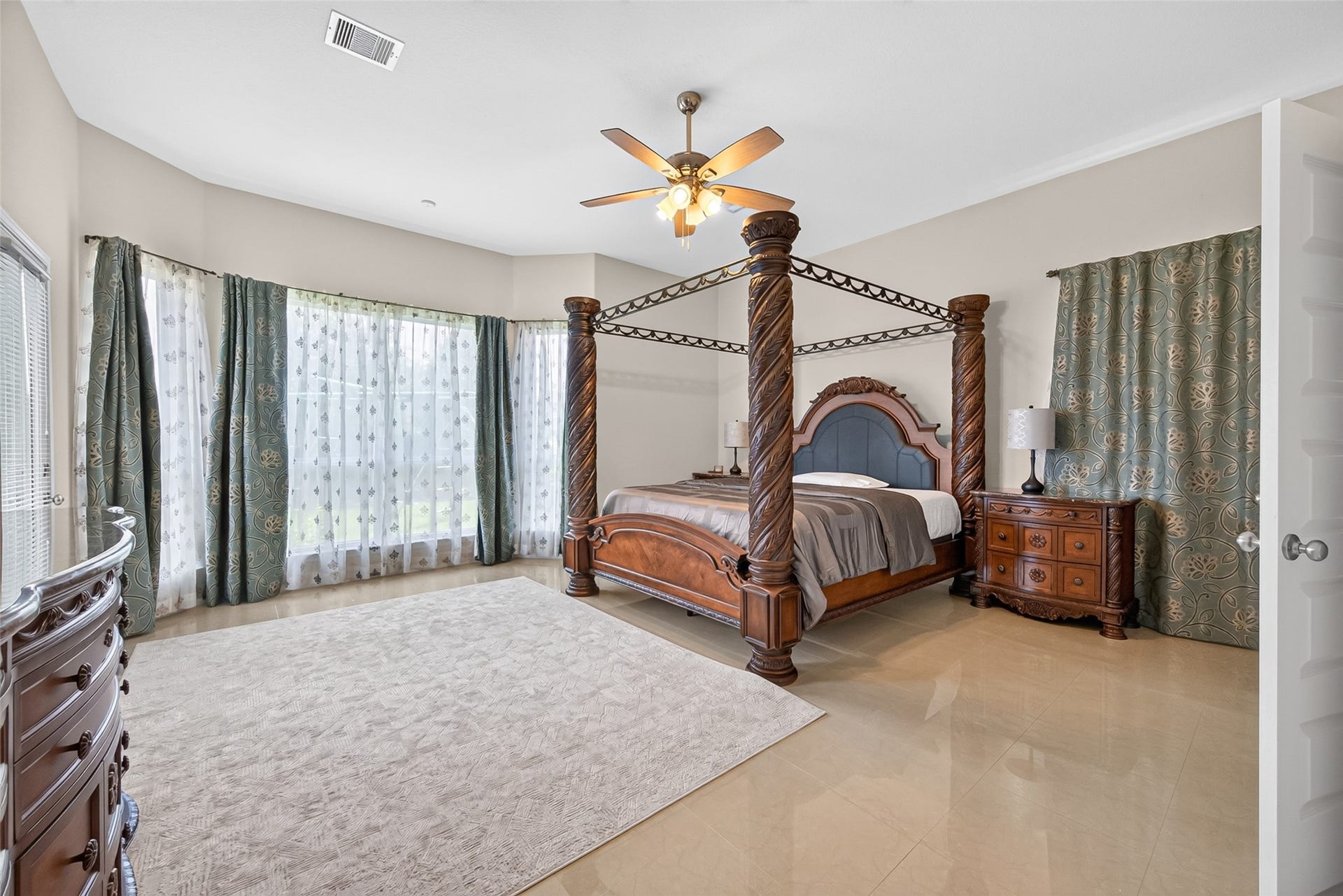 4619 Rockton Hills Lane, Sugar Land, TX 77479 4619 Rockton Hills Lane, Sugar Land, TX 77479