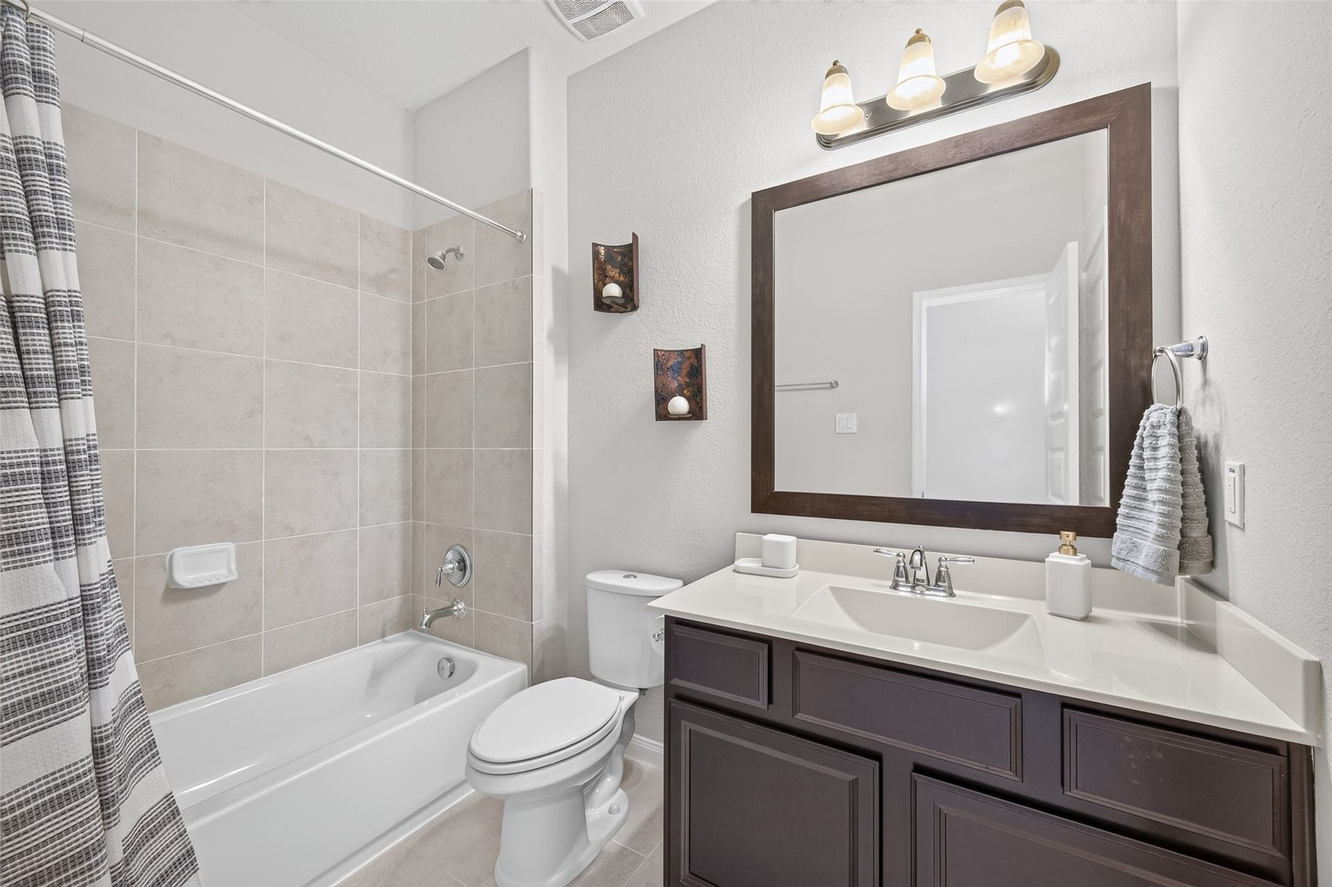 4619 Rockton Hills Lane, Sugar Land, TX 77479 4619 Rockton Hills Lane, Sugar Land, TX 77479