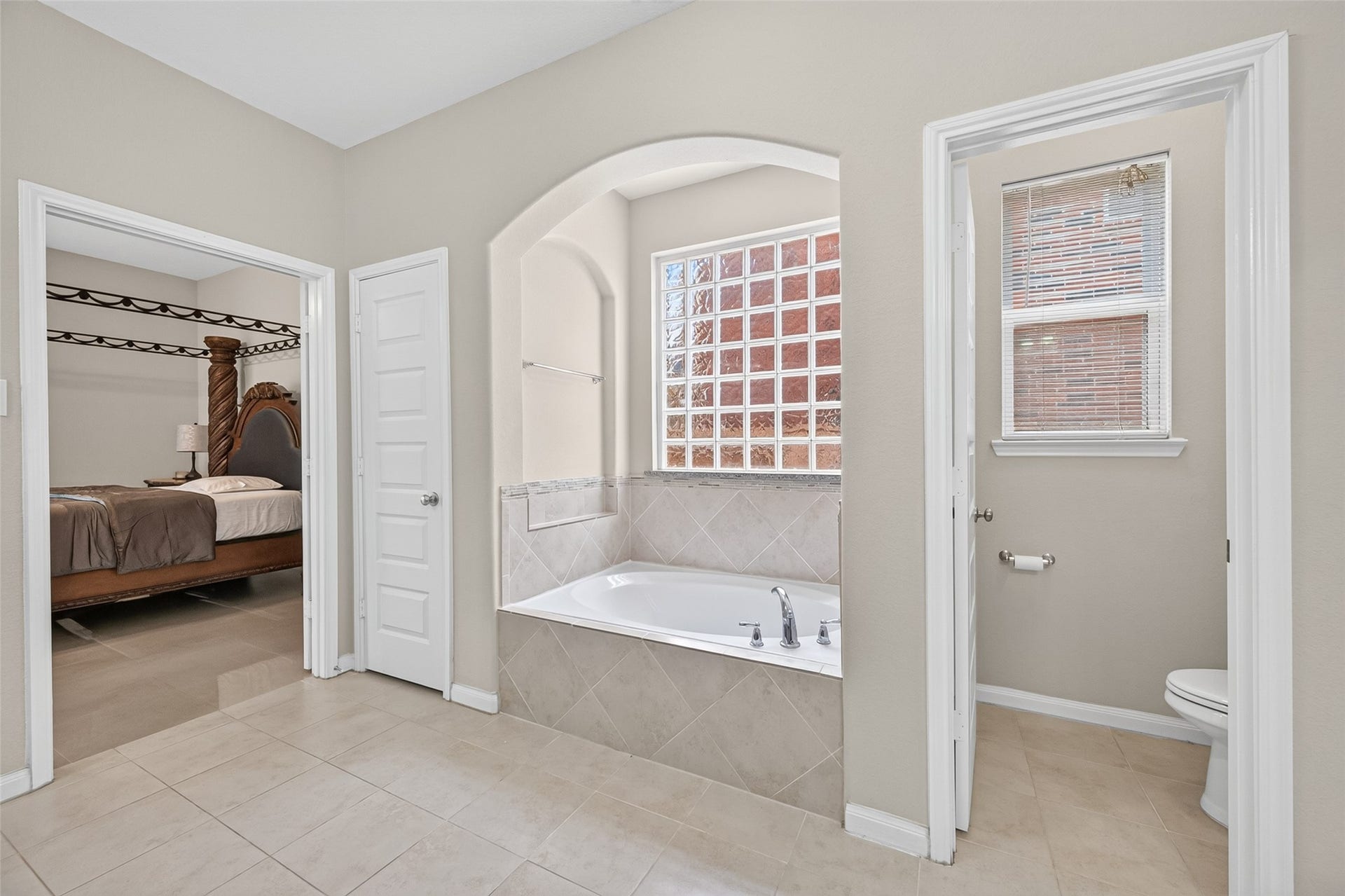 4619 Rockton Hills Lane, Sugar Land, TX 77479 4619 Rockton Hills Lane, Sugar Land, TX 77479