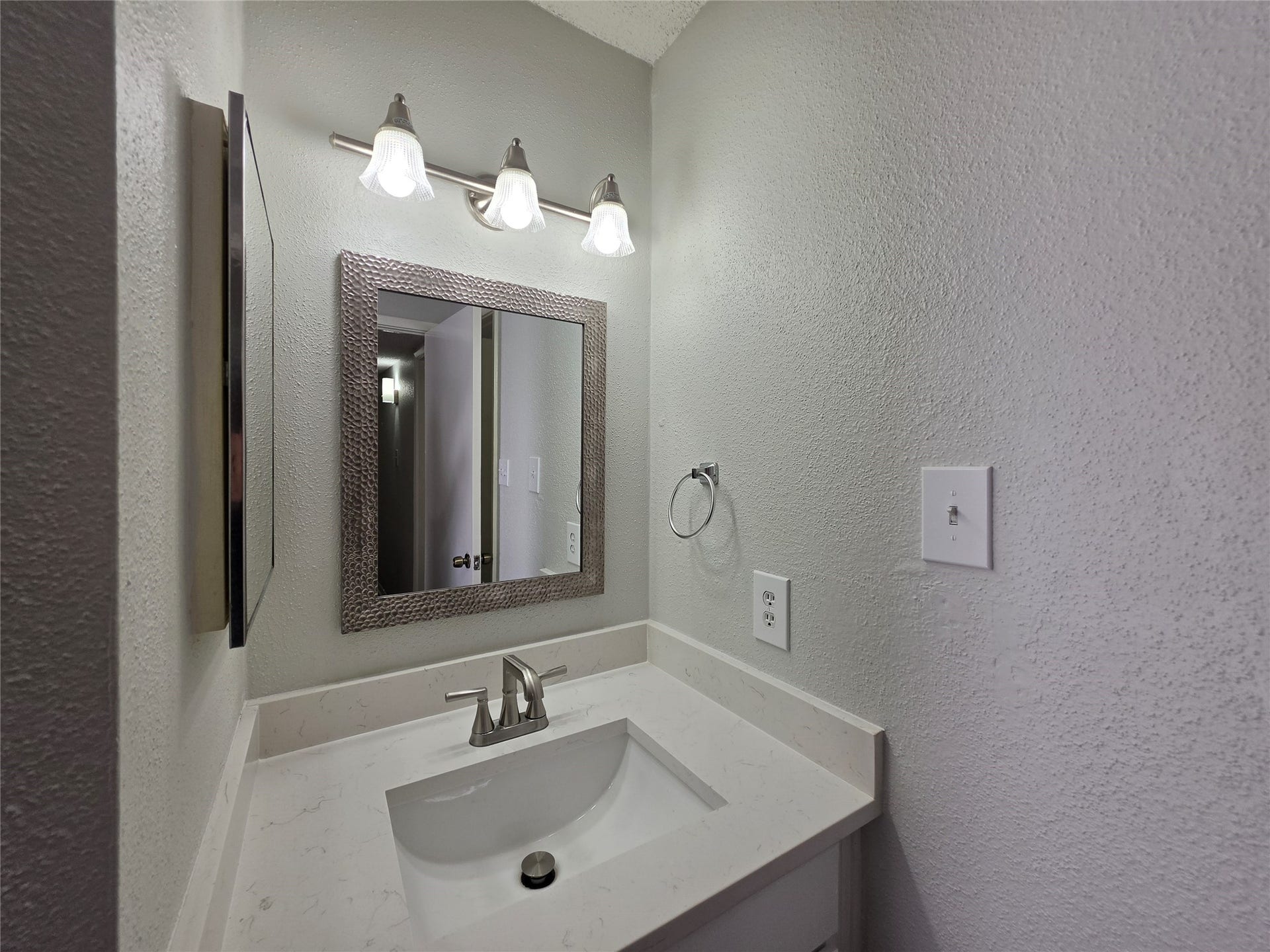 1516 Bay Area Boulevard, #L1, Houston, TX 77058 Primary Vanity
