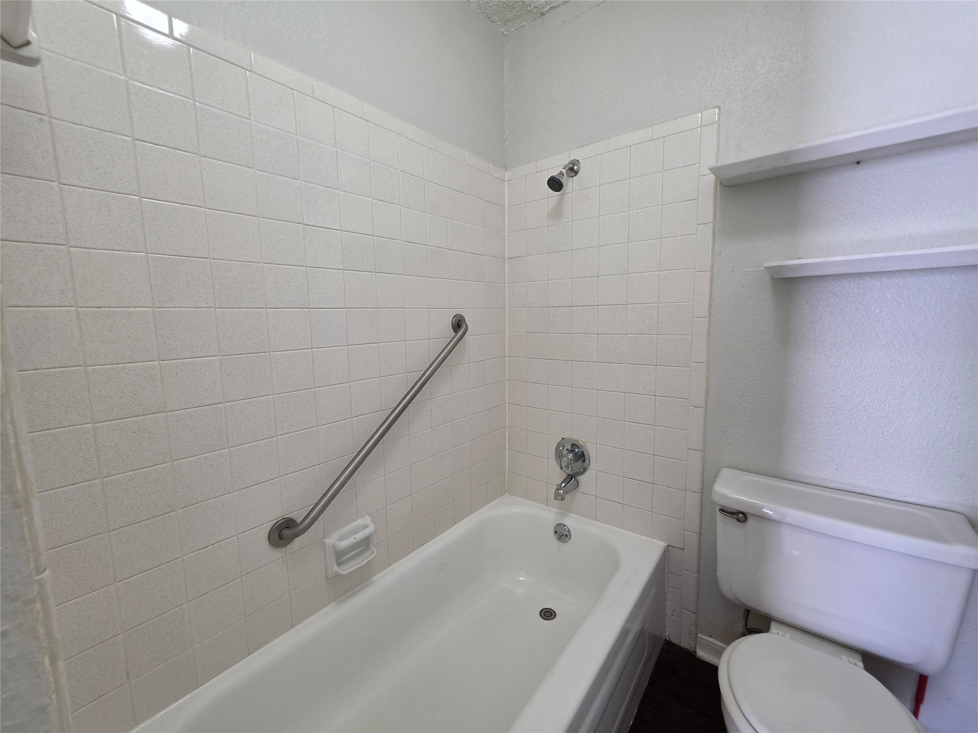 1516 Bay Area Boulevard, #L1, Houston, TX 77058 Primary Bathroom