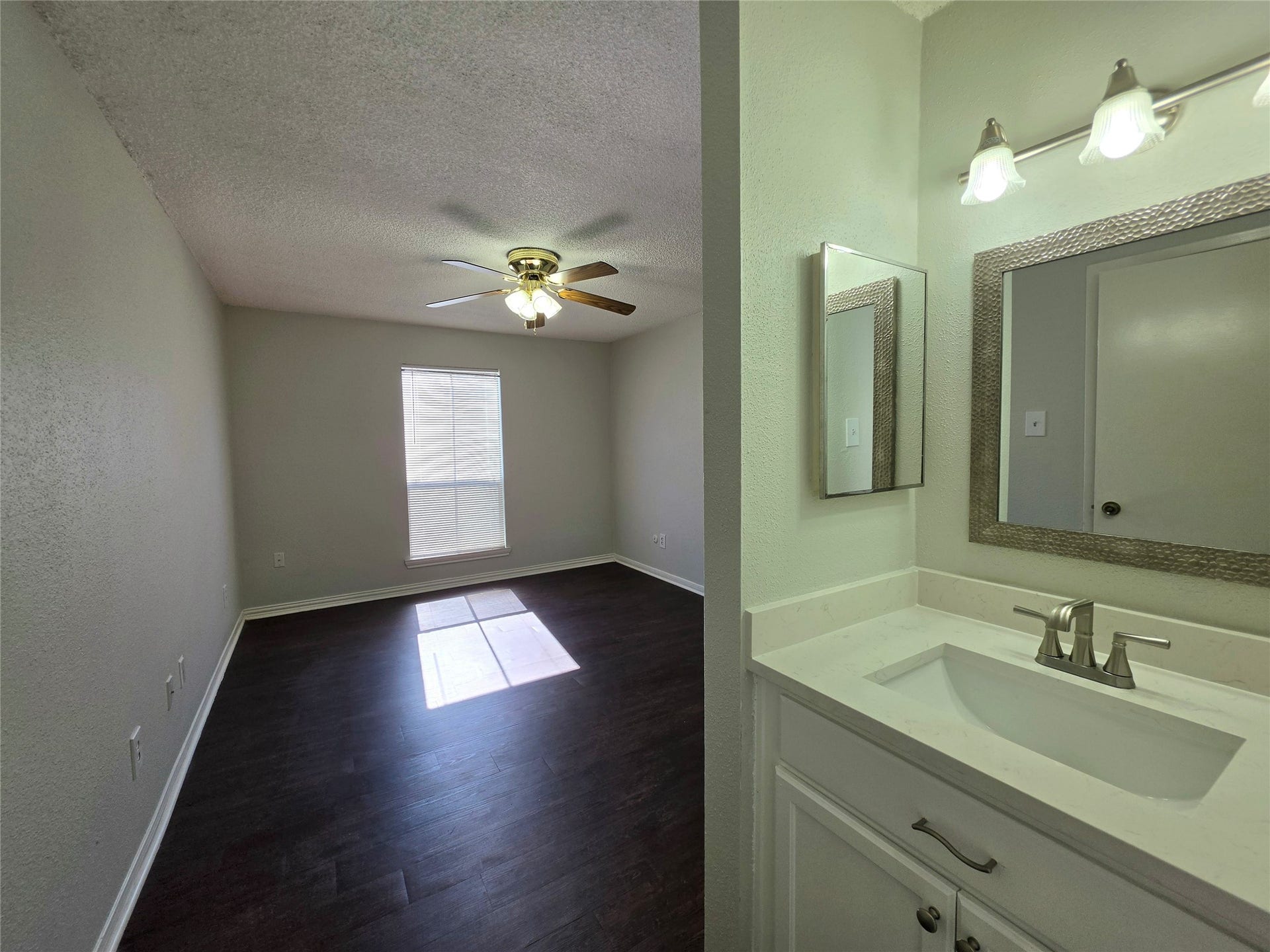 1516 Bay Area Boulevard, #L1, Houston, TX 77058 Primary Bedroom