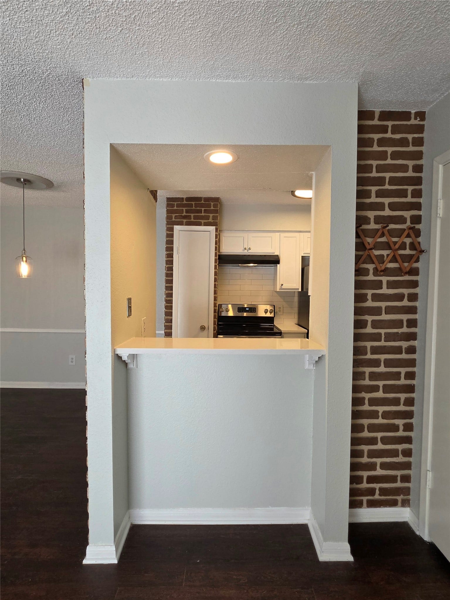 1516 Bay Area Boulevard, #L1, Houston, TX 77058 Breakfast Bar