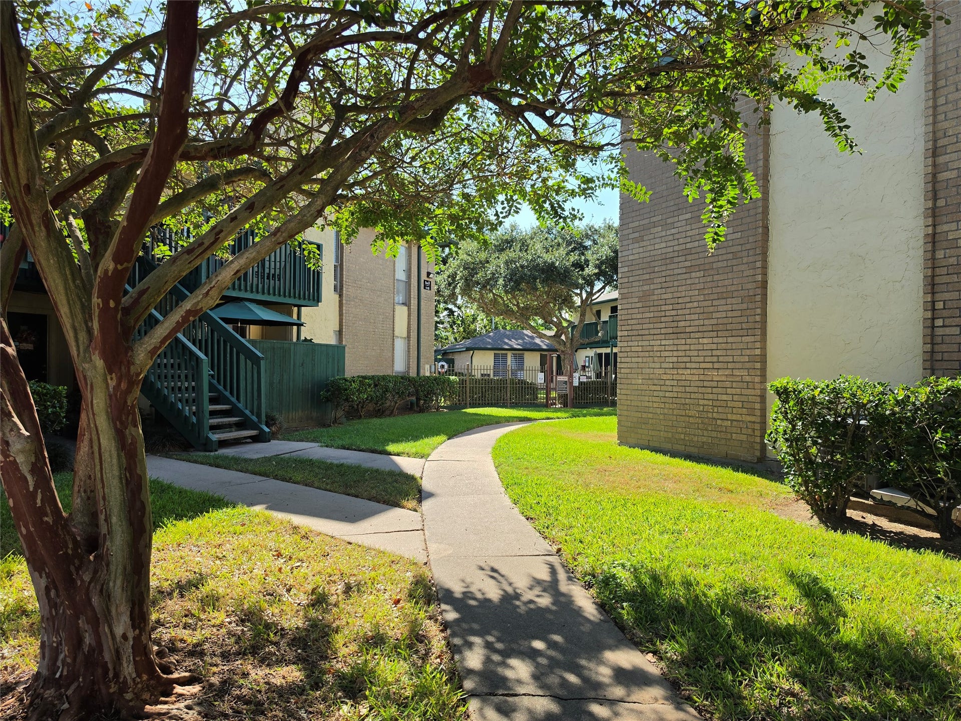 1516 Bay Area Boulevard, #L1, Houston, TX 77058 Sidewalk to Condo