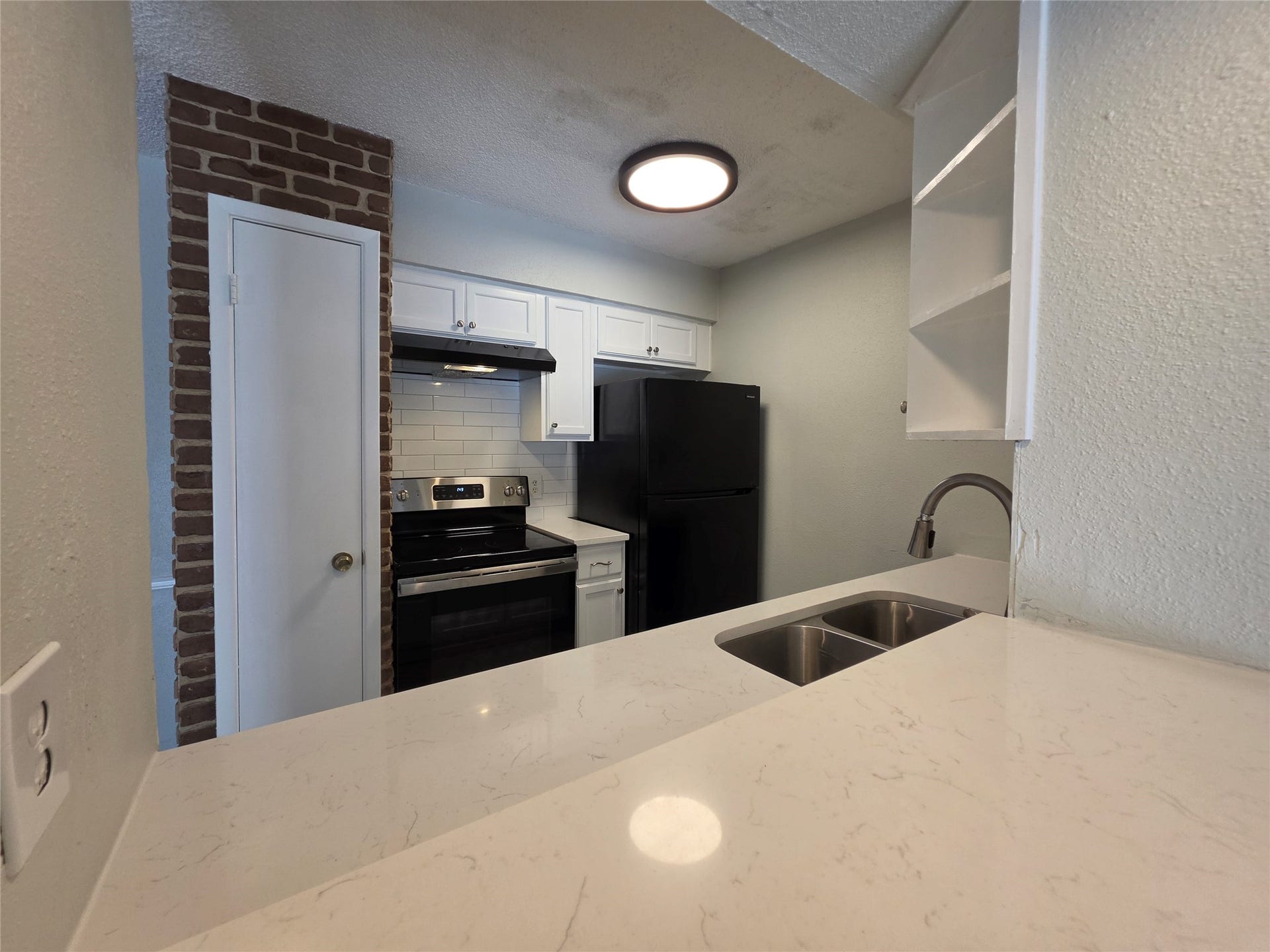 1516 Bay Area Boulevard, #L1, Houston, TX 77058 Kitchen