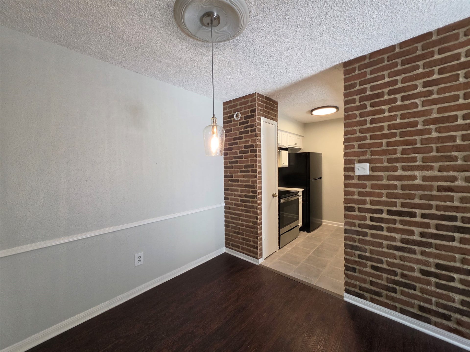 1516 Bay Area Boulevard, #L1, Houston, TX 77058 Dining