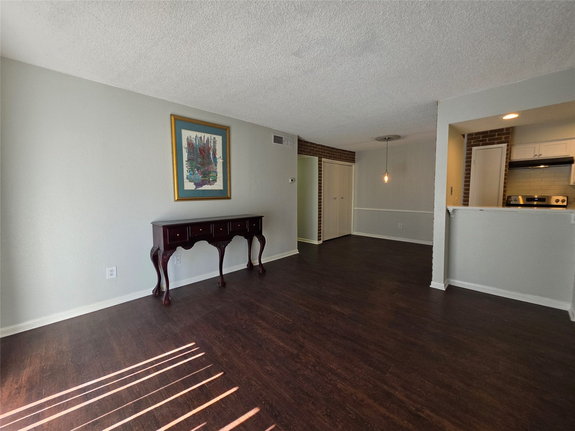 1516 Bay Area Boulevard, #L1, Houston, TX 77058 Living Area