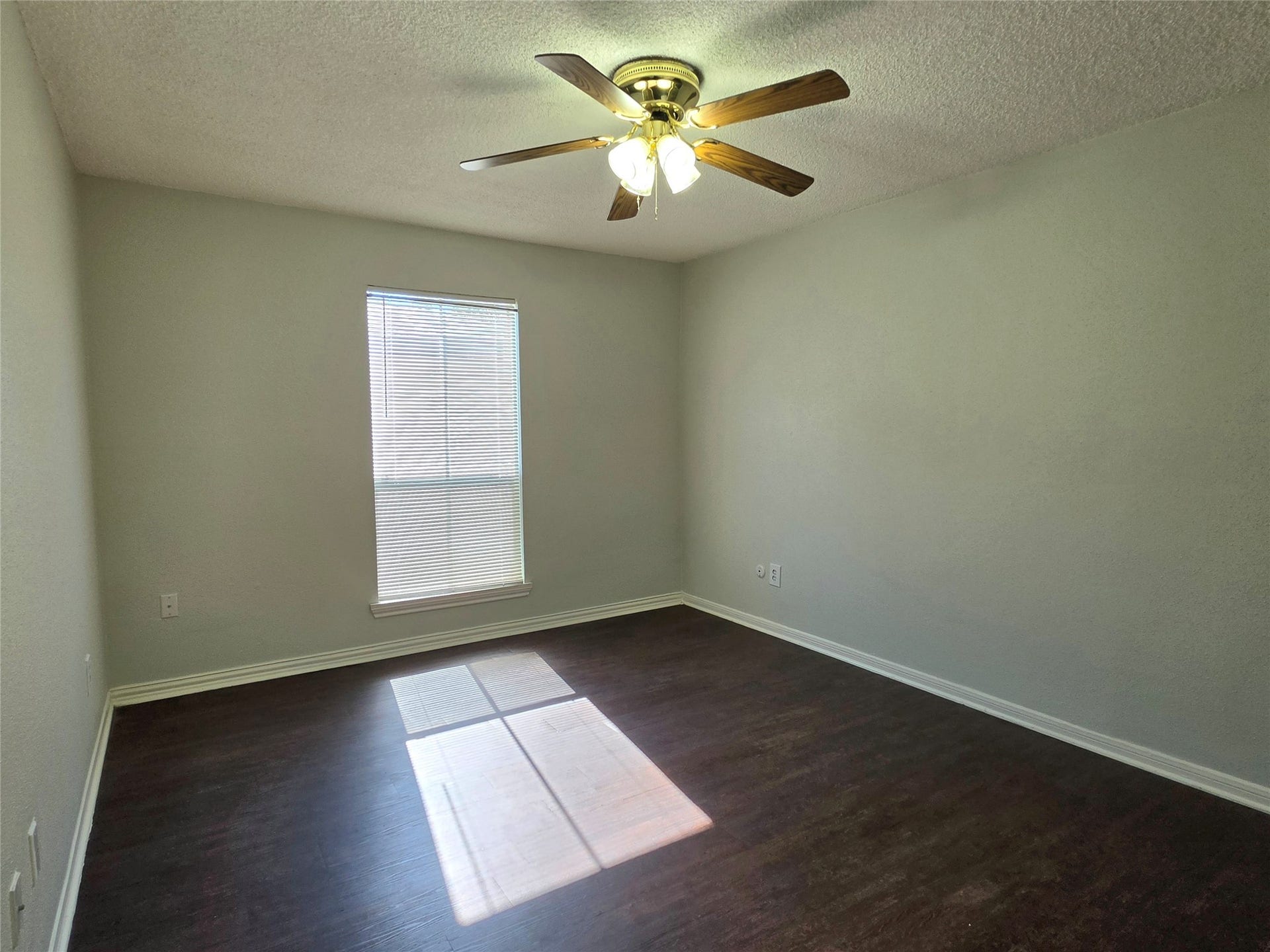 1516 Bay Area Boulevard, #L1, Houston, TX 77058 Primary Bedroom