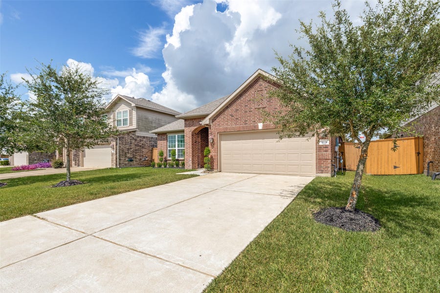 Property photo for 10234 Humphreys Green Drive, Rosharon, TX
