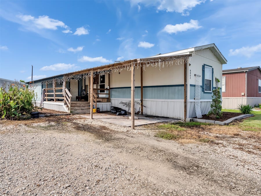 Property photo for 8802 Los Robles Avenue, Alvin, TX