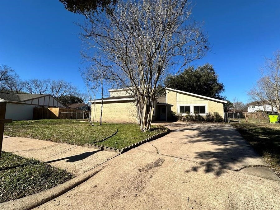Property photo for 1606 Stone Lake Drive, Missouri City, TX