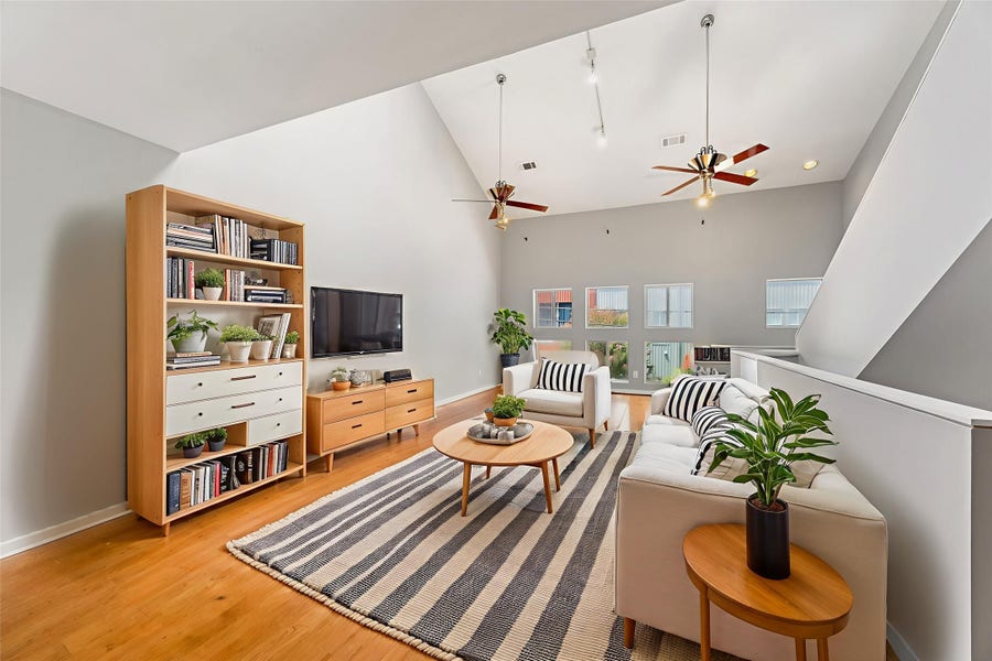 Property photo for 913 Robin Street, Houston, TX
