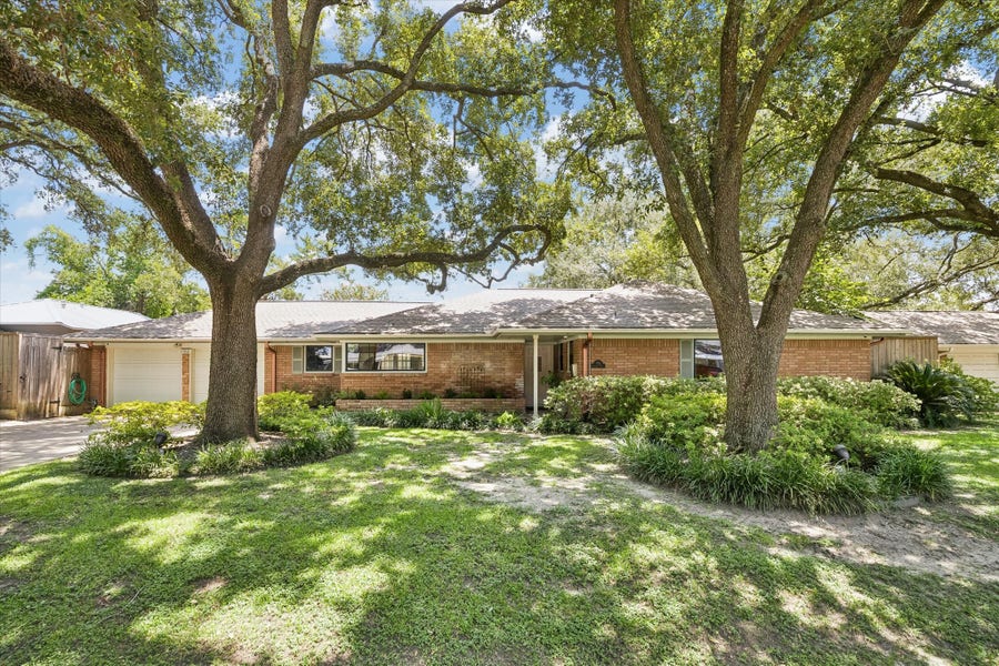 Property photo for 1702 Cranway Drive, Houston, TX