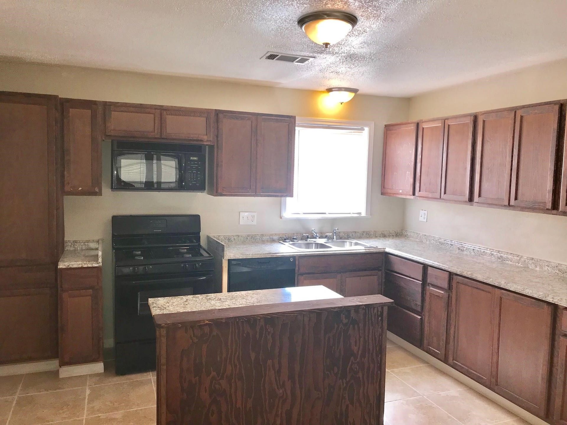 9118 Oak Knoll Lane, Houston, TX 77078