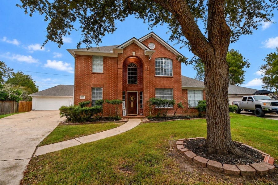 Property photo for 1120 Hidden Oaks Street, League City, TX