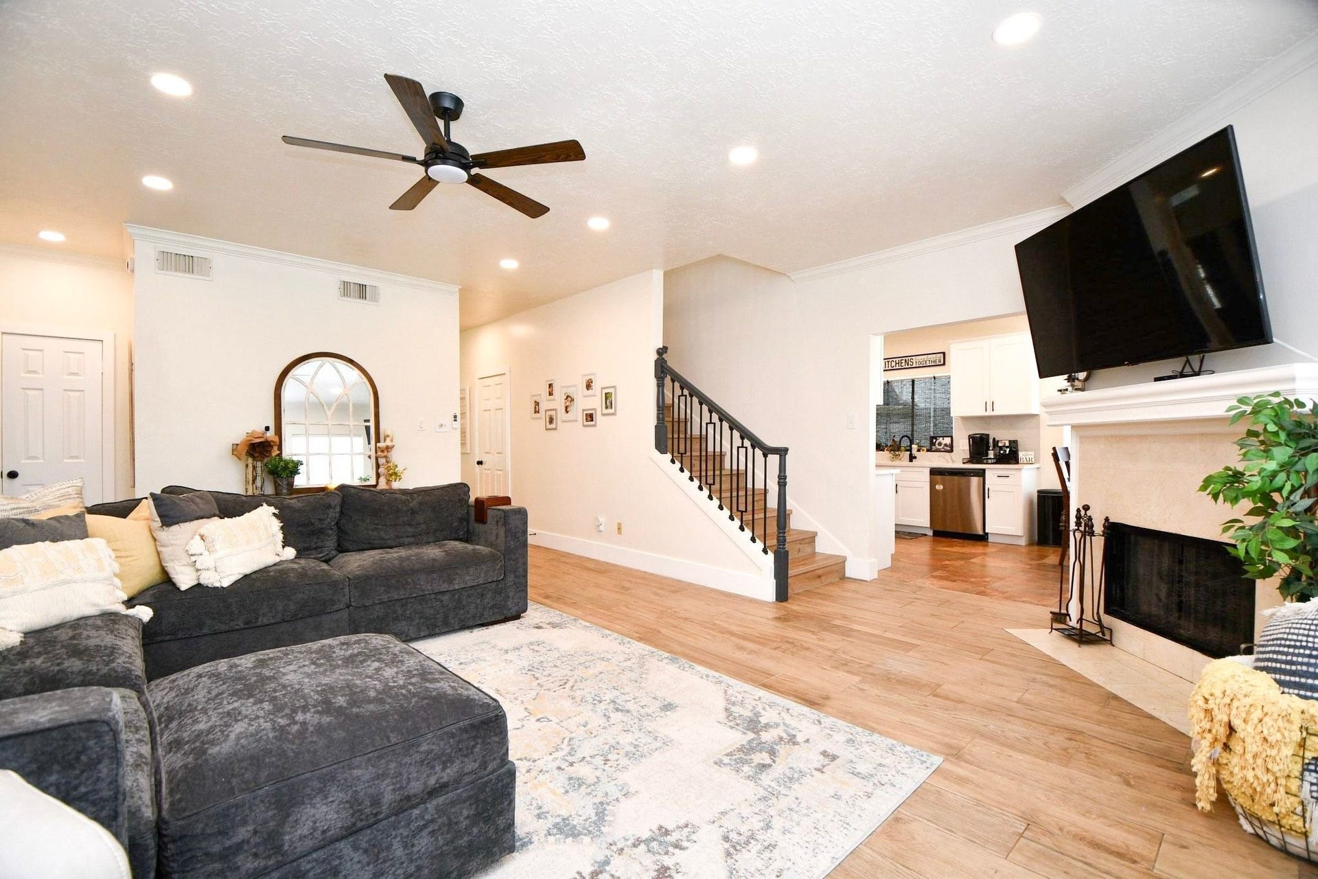 1120 Hidden Oaks Street, League City, TX 77573 1120 Hidden Oaks Street, League City, TX 77573
