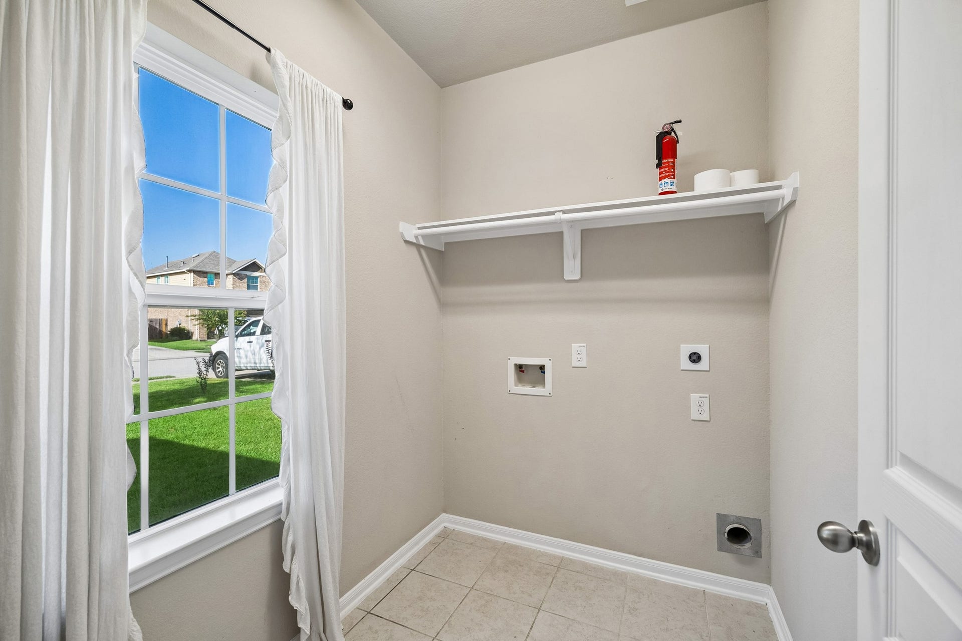21264 Flowering Crape Myrtle Drive, Porter, TX 77365 Large laundry room.