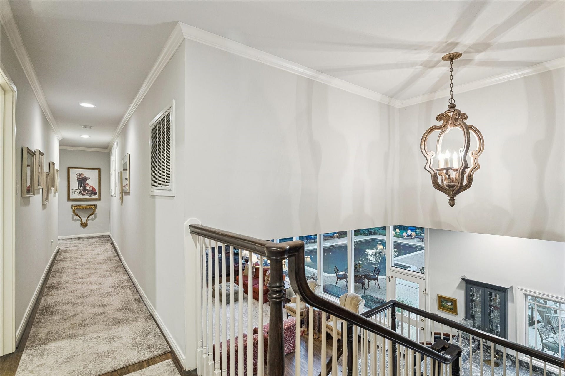 14 Stonegate Drive, Houston, TX 77024 Upstairs hallway