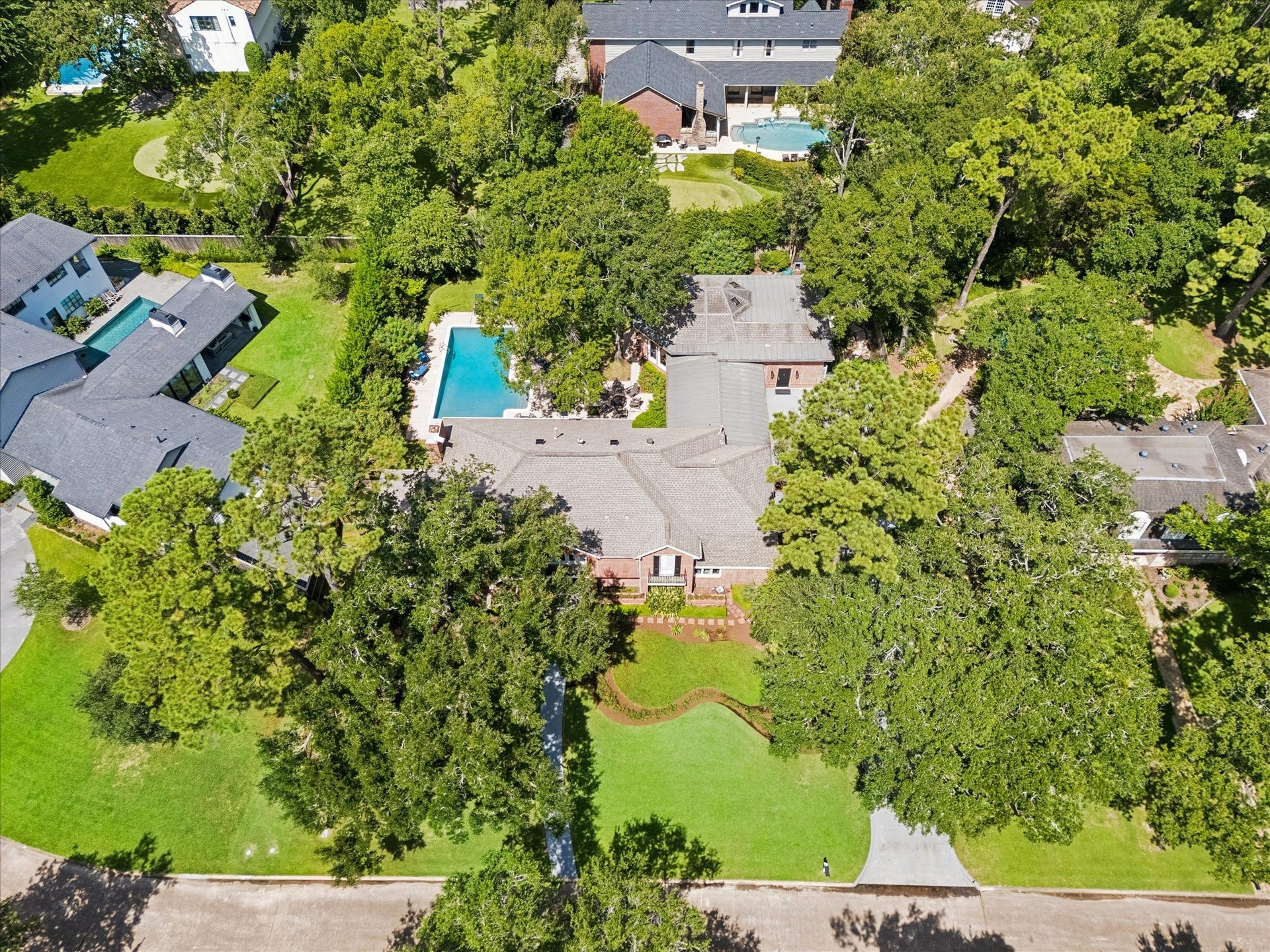 14 Stonegate Drive, Houston, TX 77024 14 Stonegate Drive, Houston, TX 77024