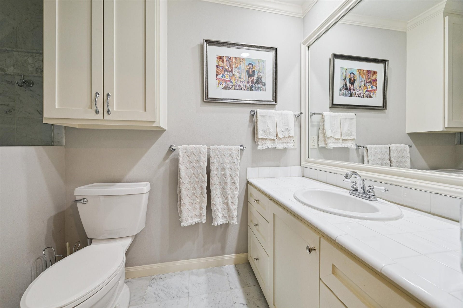 14 Stonegate Drive, Houston, TX 77024 En suite bathroom