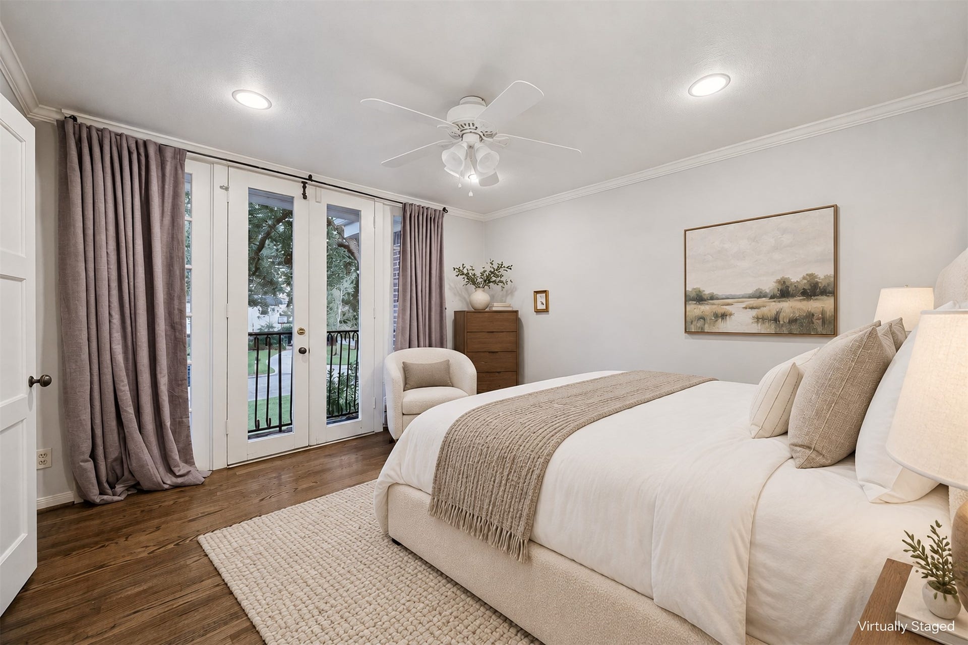 14 Stonegate Drive, Houston, TX 77024 Virtually Staged - Secondary bedroom with oak floors and an en suite bathroom.