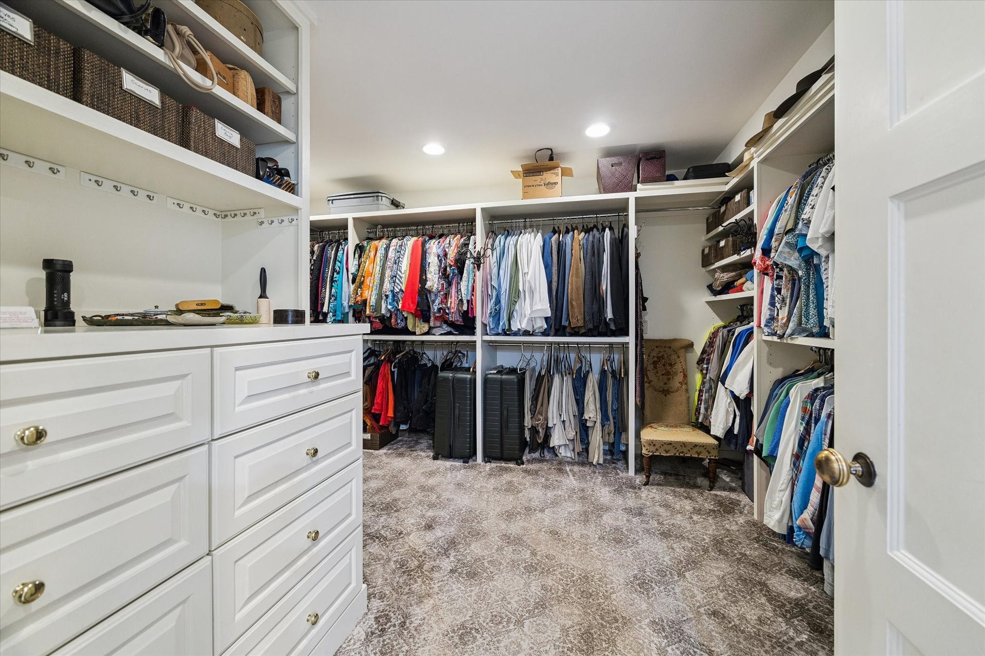 14 Stonegate Drive, Houston, TX 77024 Primary closet
