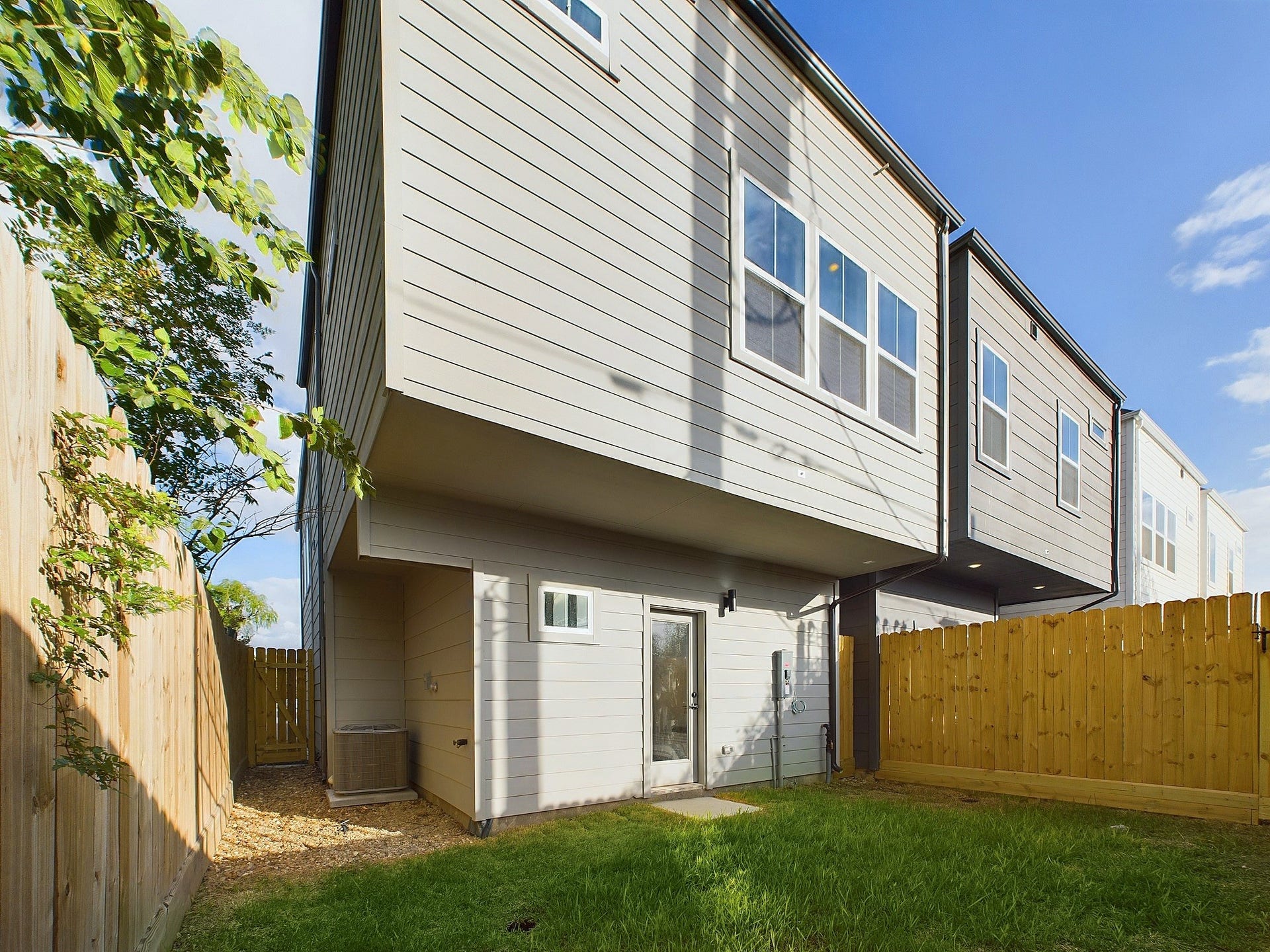 Backyard sizes vary from unit to unit.