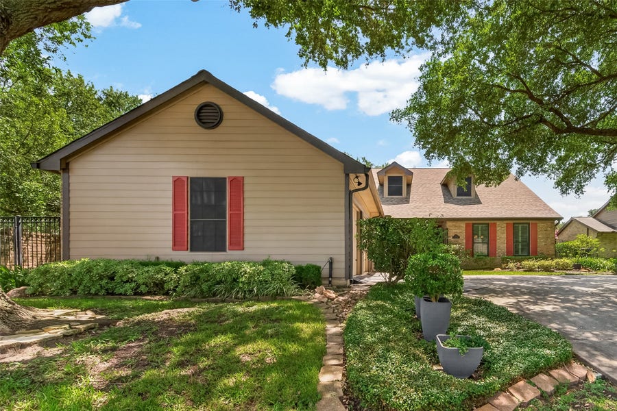 Property photo for 303 Longview Drive, Sugar Land, TX