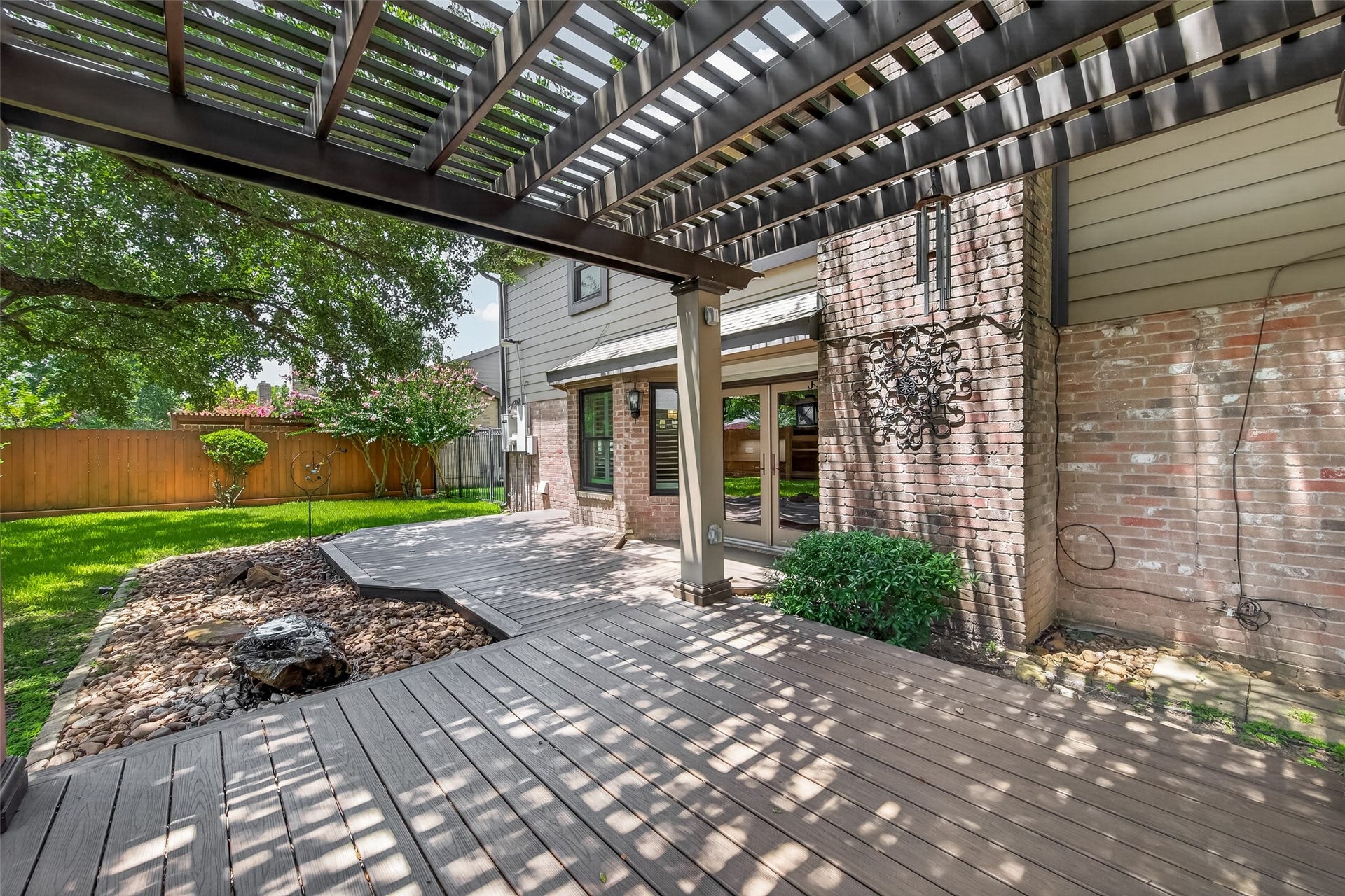 Backyard fiberglass pergula is so charming!