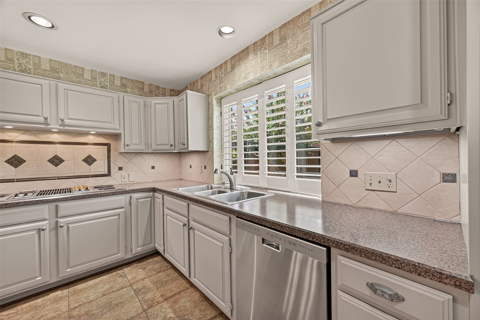 Kitchen is over the top! Under cabinet lighting and upgraded, recent appliances are the perfect finishing touch!
