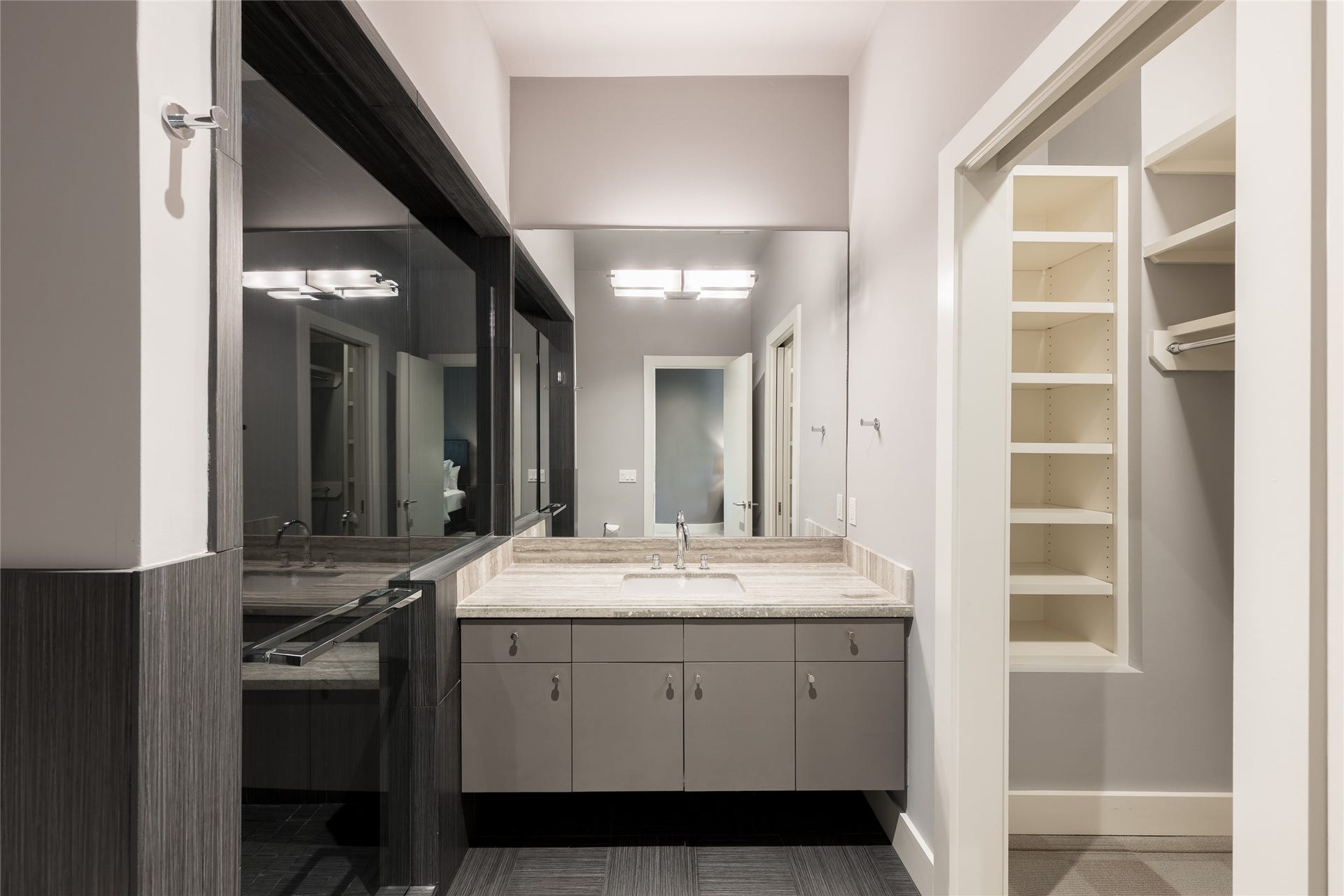 309 Glenwood Drive, Houston, TX 77007 The second-floor guest suite includes a private full ensuite bath with a floating vanity, generous built-in storage and a walk-in shower, giving guests a fully self-contained space within their private wing.