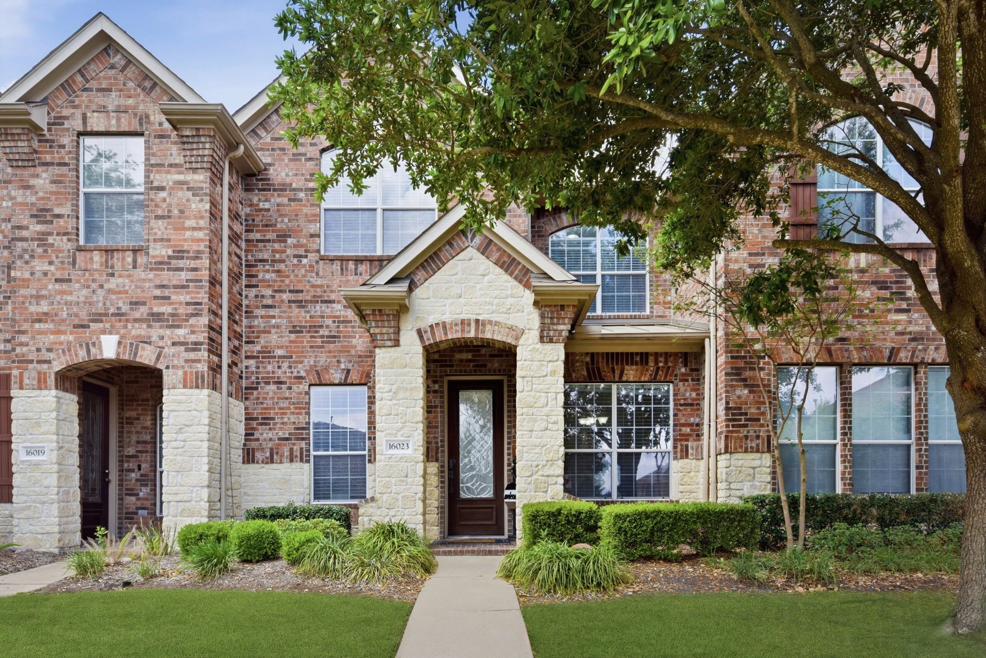 16023 Powder Springs Lane, Houston, TX 77070 Welcome home to 16023 Powder Springs Dr. in the sought after neighborhood of Vintage Royale! This two story townhome has so many updates and great curb appeal!