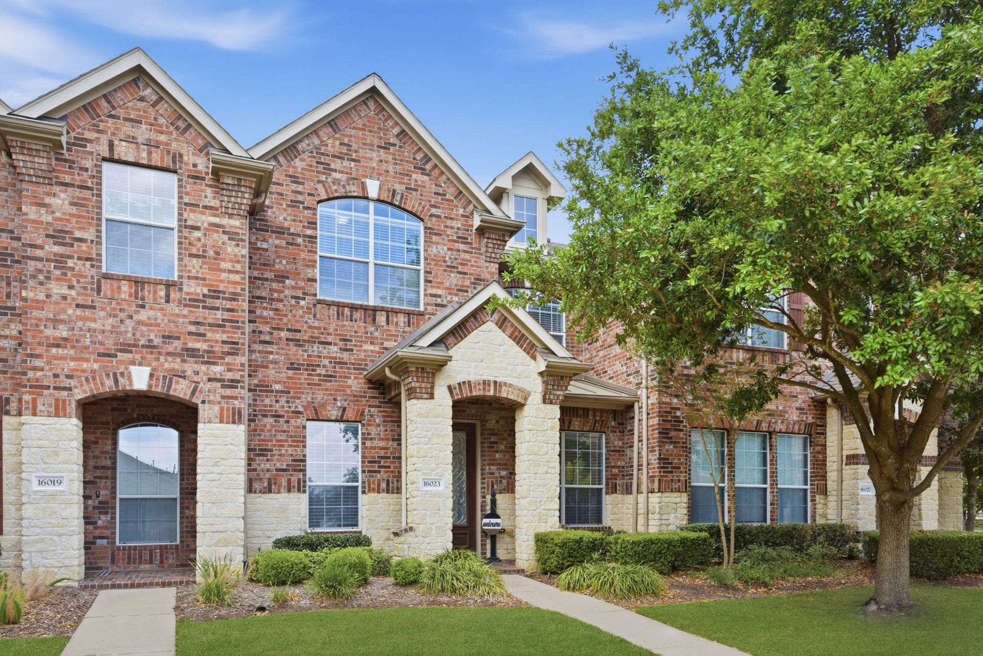 16023 Powder Springs Lane, Houston, TX 77070 This two story brick townhome is nestled on a quiet street with great access to shopping, restaurants, and freeways!