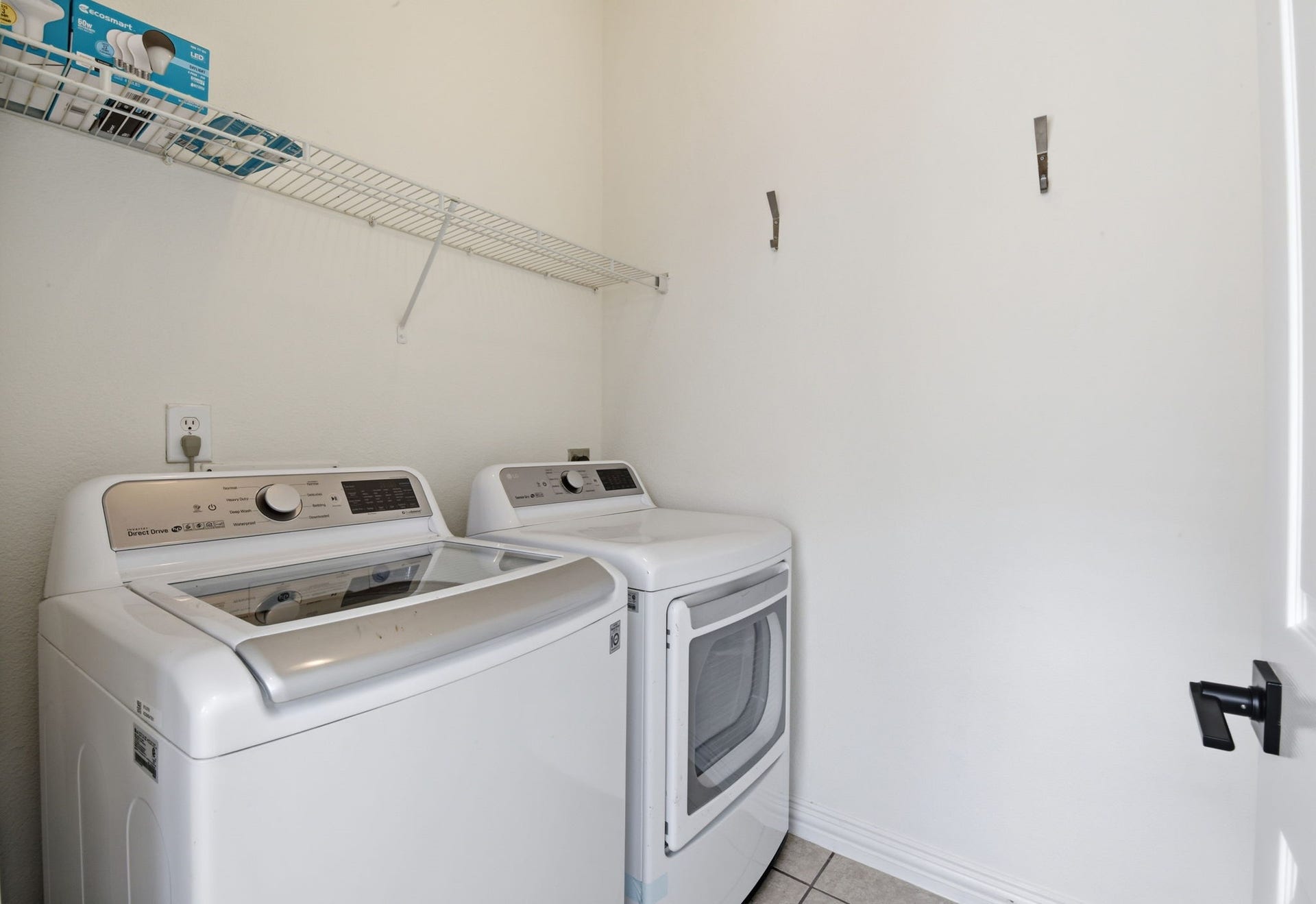 16023 Powder Springs Lane, Houston, TX 77070 In house laundry room!