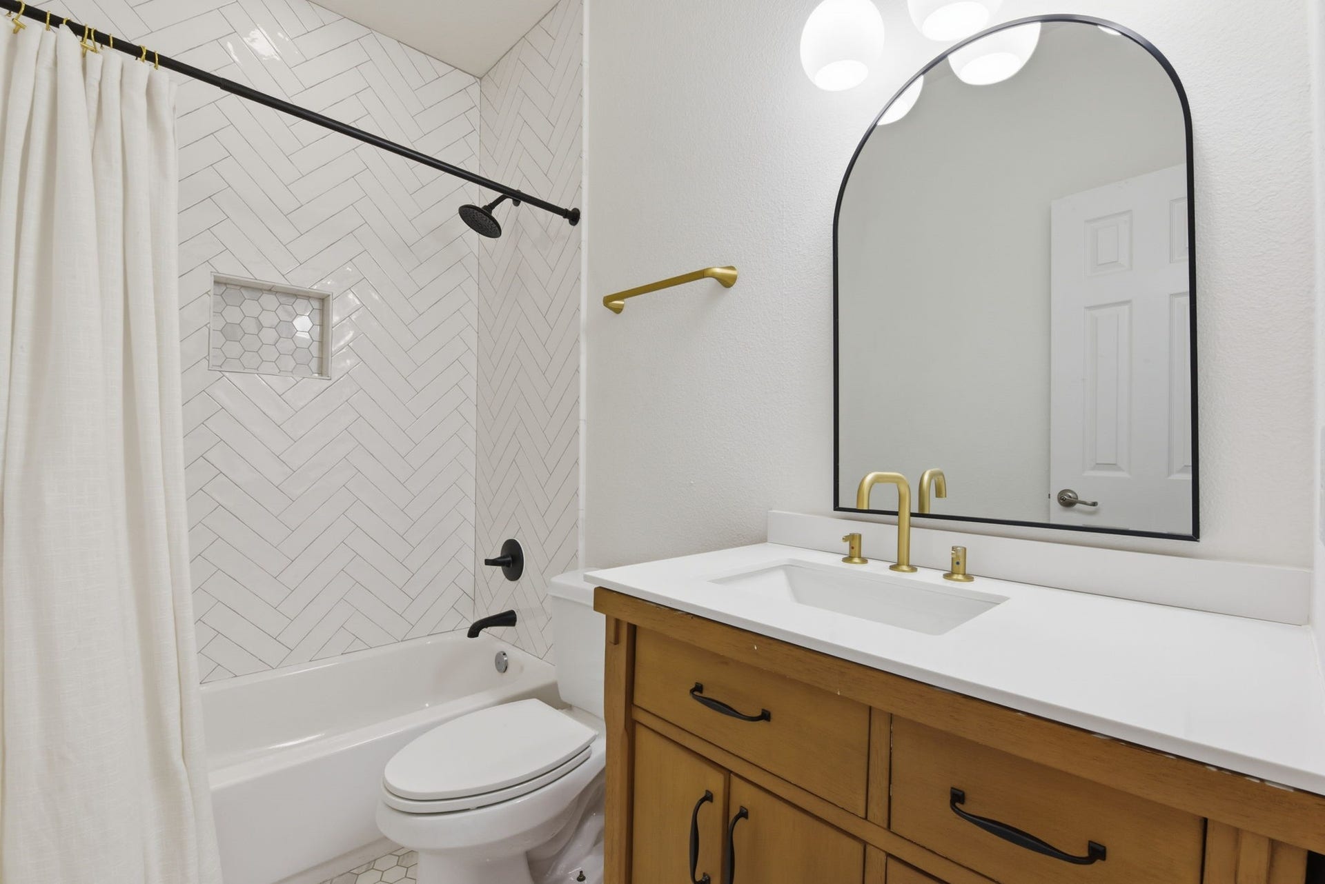 16023 Powder Springs Lane, Houston, TX 77070 Updated secondary full bathroom upstairs! Check out the completely updated vanity, updated mirror, lighting and shower! The floor has been updated as well!