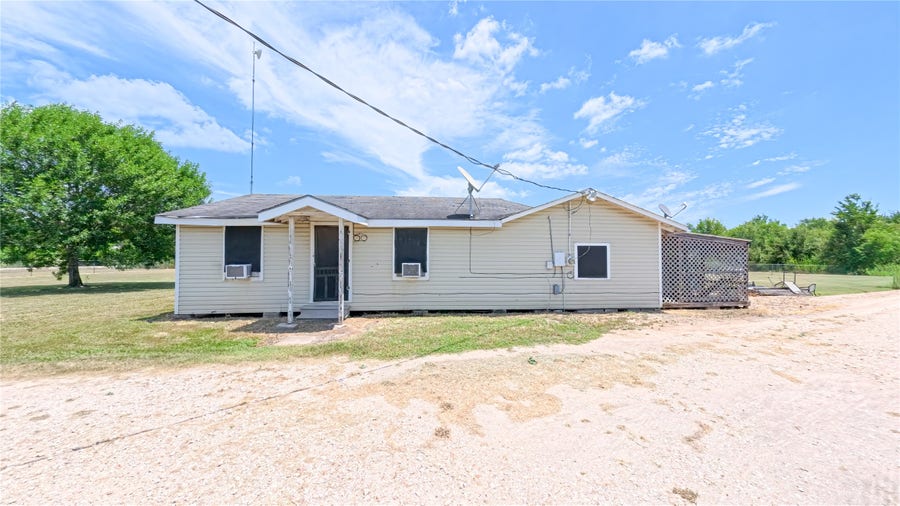 Property photo for 1520 Hilltop Road, East Bernard, TX