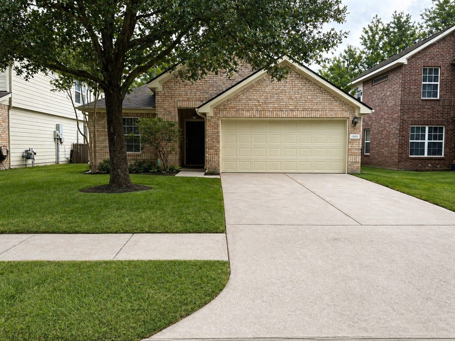 Property photo for 13922 Brayford Place Court, Houston, TX