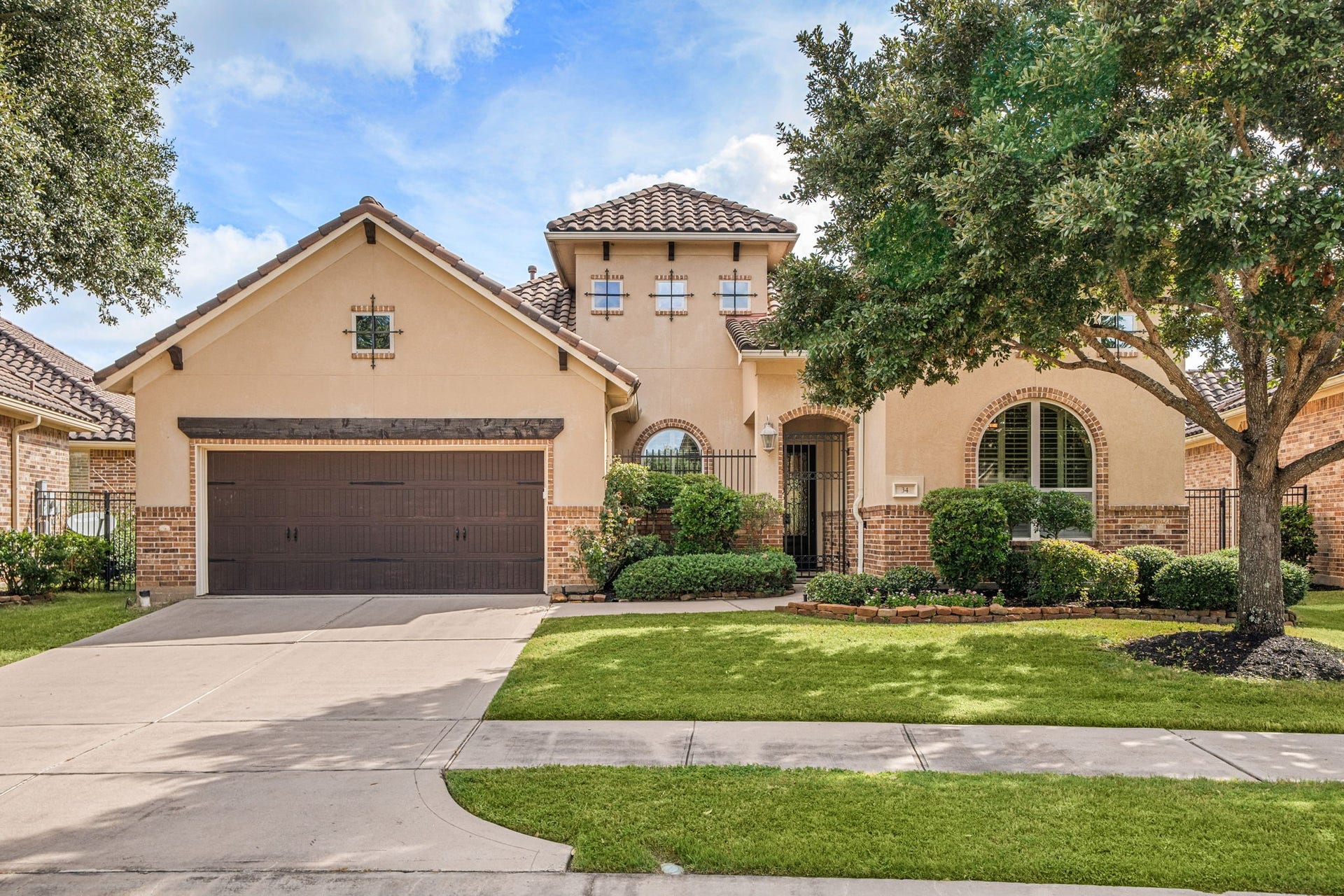 34 Edgemont Court, Fulshear, TX 77441 Welcome to 34 Edgemont Ct, a stunning Trendmaker-built home in the gated Lakes of Cross Creek Ranch community, offering a serene lake view and easy access to the neighborhood's amenities and walking trails.